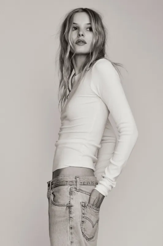 LONG SLEEVE FITTED TOP sold by Eterne