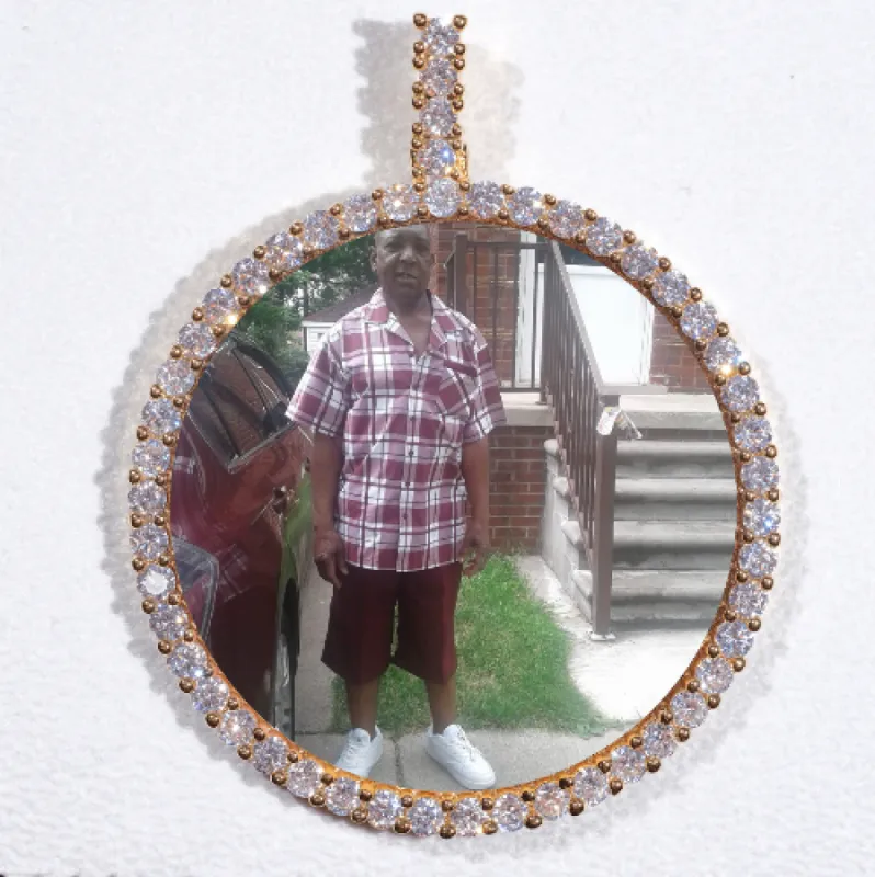 LARGE 3D CIRCLE CUSTOM PICTURE PENDANT made by The GUU Shop