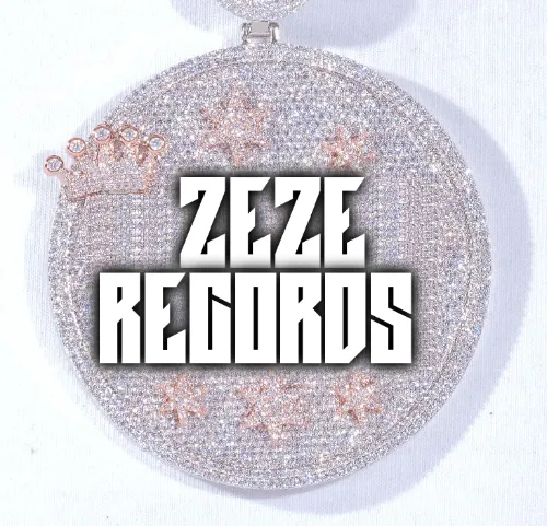 CUSTOM LETTER NECKLACE 3D BIG CROWN DISC sold by The GUU Shop