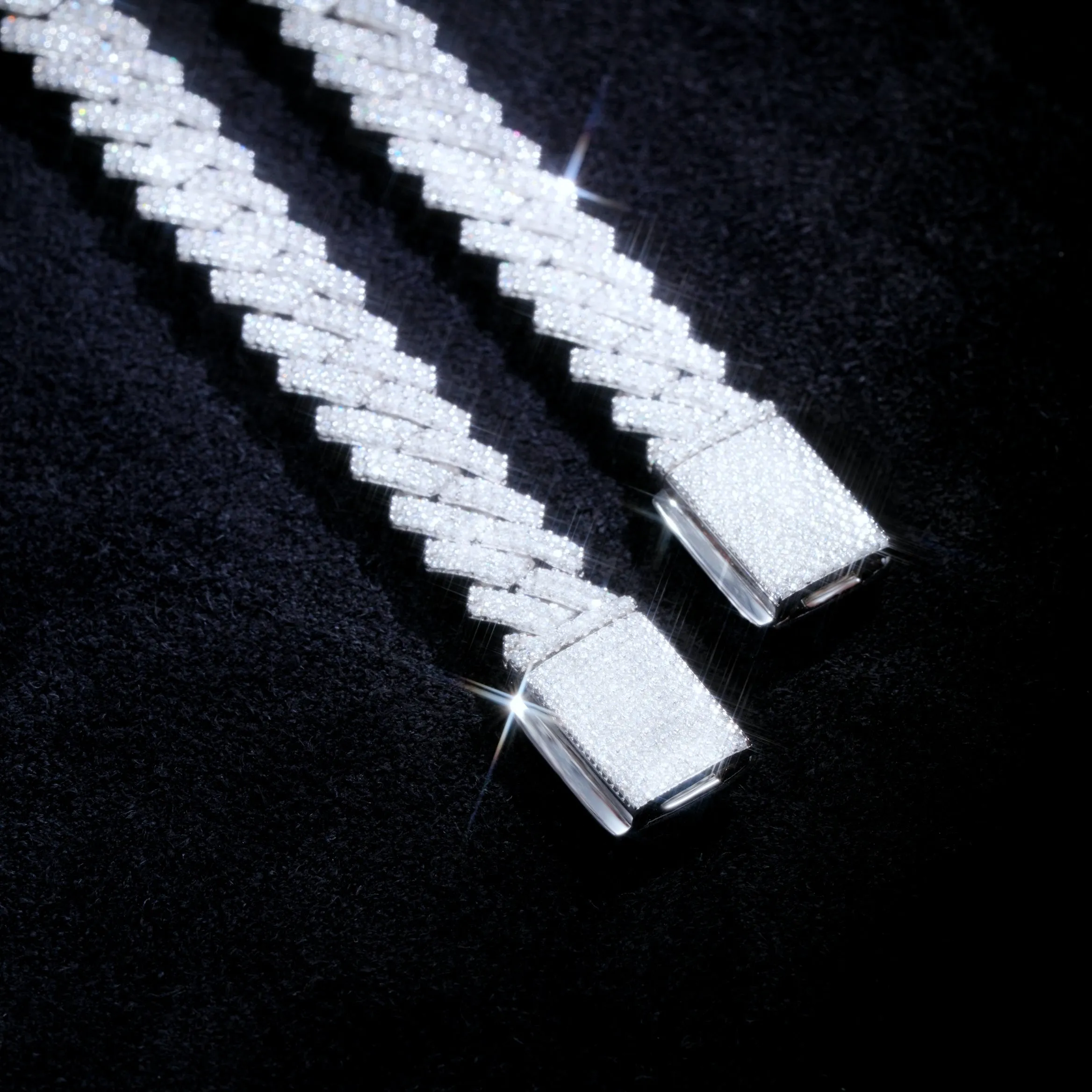 925S & VVS Moissanite 8.5MM Prong Cuban Link Chain sold by The GUU Shop product image thumbnail 3