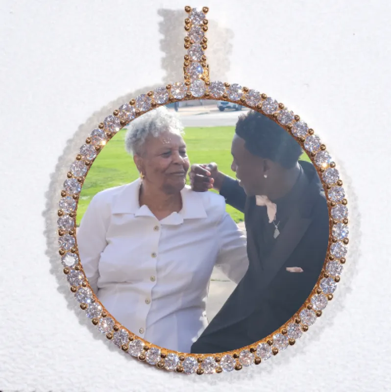 LARGE 3D CIRCLE CUSTOM PICTURE PENDANT made by The GUU Shop