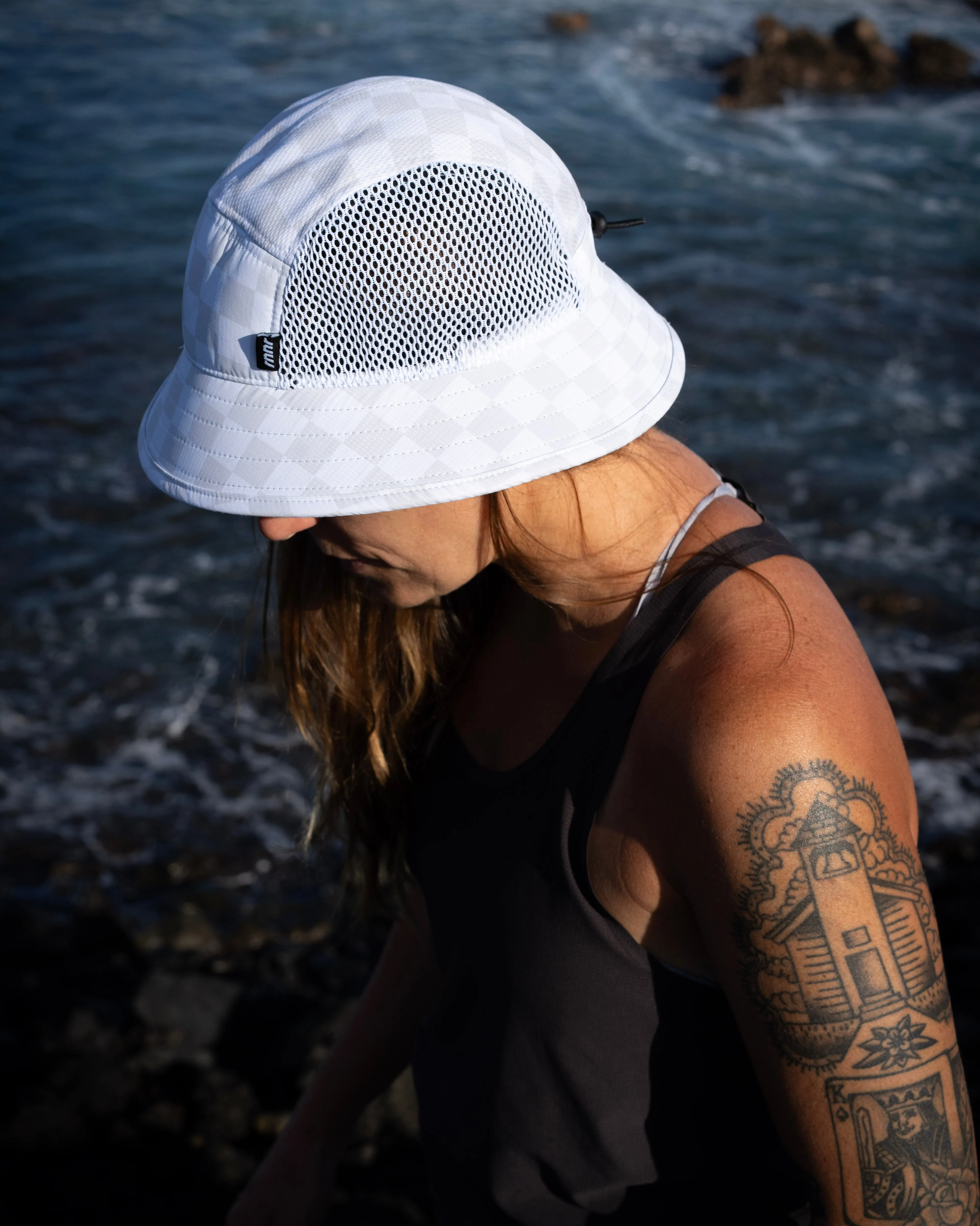Bucket Hat: Blanco sold by rnnr product image thumbnail 3