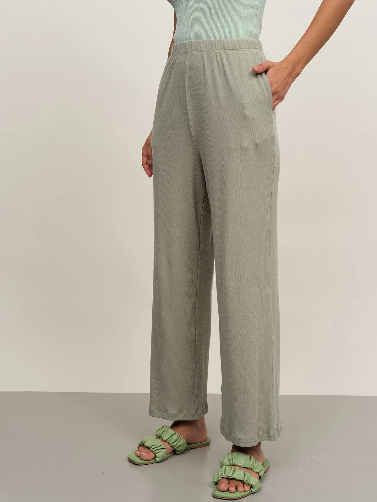Ribbed Pocket Cotton Straight Pants sold by BERLOOK product image thumbnail 2