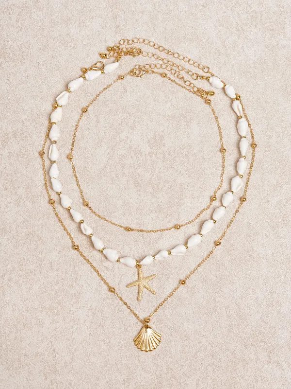 Gold Seashell Layered Necklace made by BERLOOK