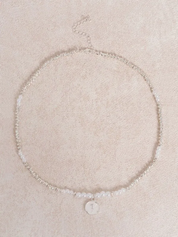 Pearl Coin Choker Necklace made by BERLOOK