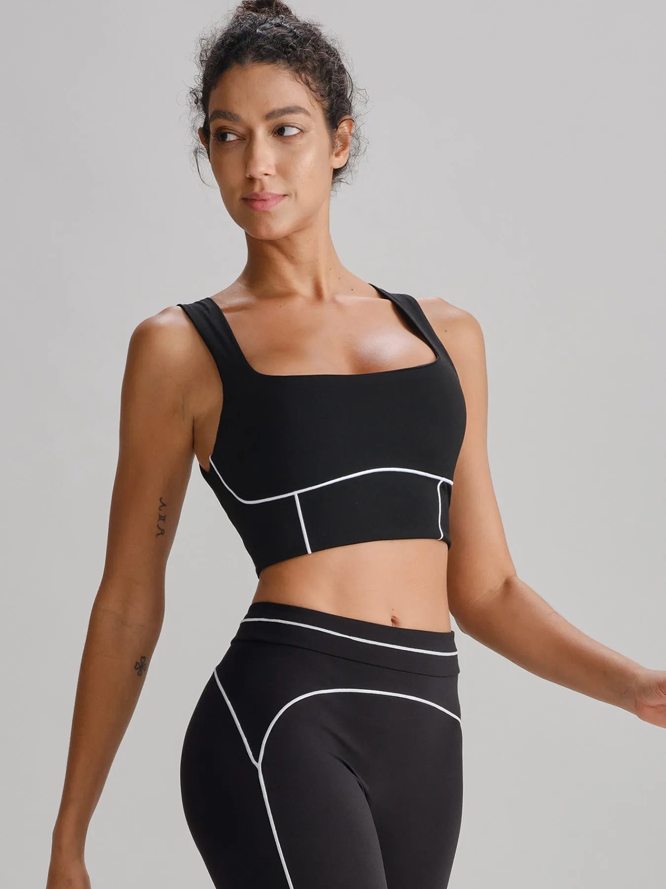 Black Square Neck Contrast Trim Sports Bra sold by BERLOOK product image thumbnail 3