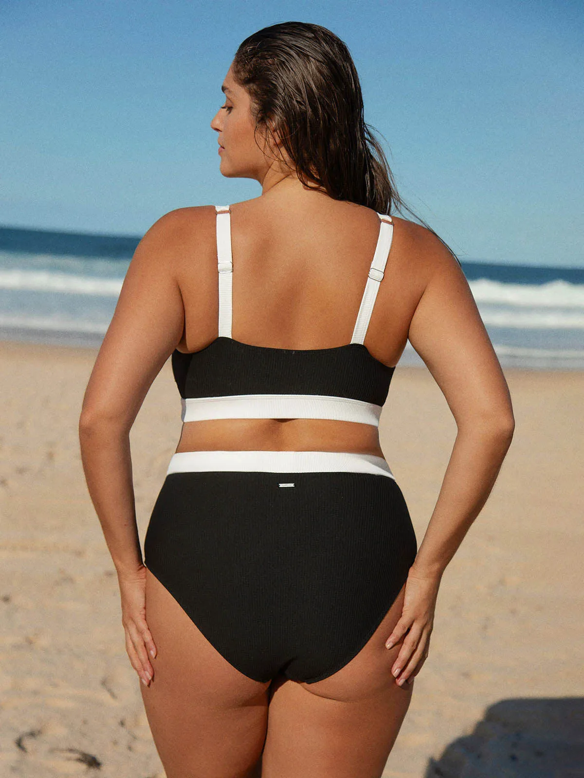 Contrast Trim Plus Size Bikini Bottom sold by BERLOOK product image thumbnail 2