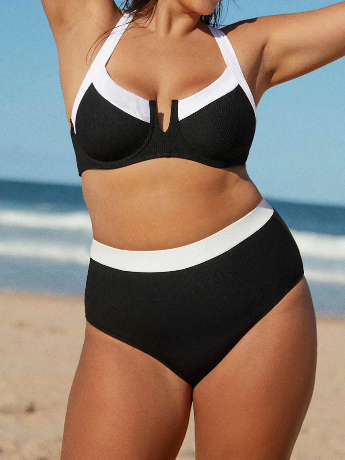 Contrast Trim Plus Size Bikini Bottom sold by BERLOOK product image thumbnail 3