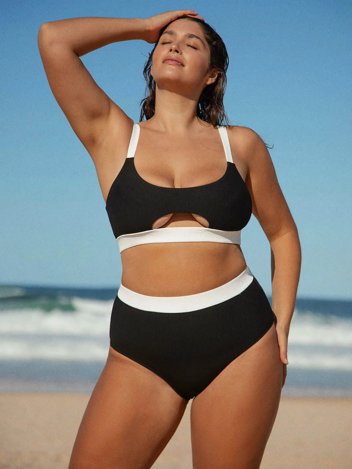 Contrast Trim Plus Size Bikini Bottom sold by BERLOOK product image thumbnail 4