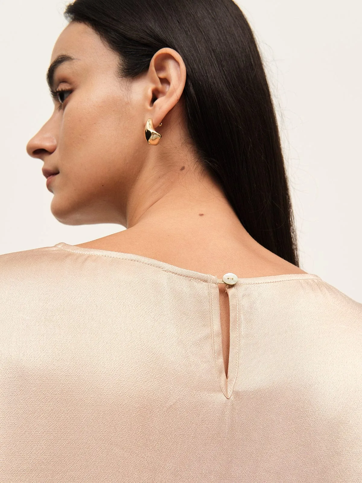 Side Split Short Sleeve Viscose Blouse sold by BERLOOK product image thumbnail 4