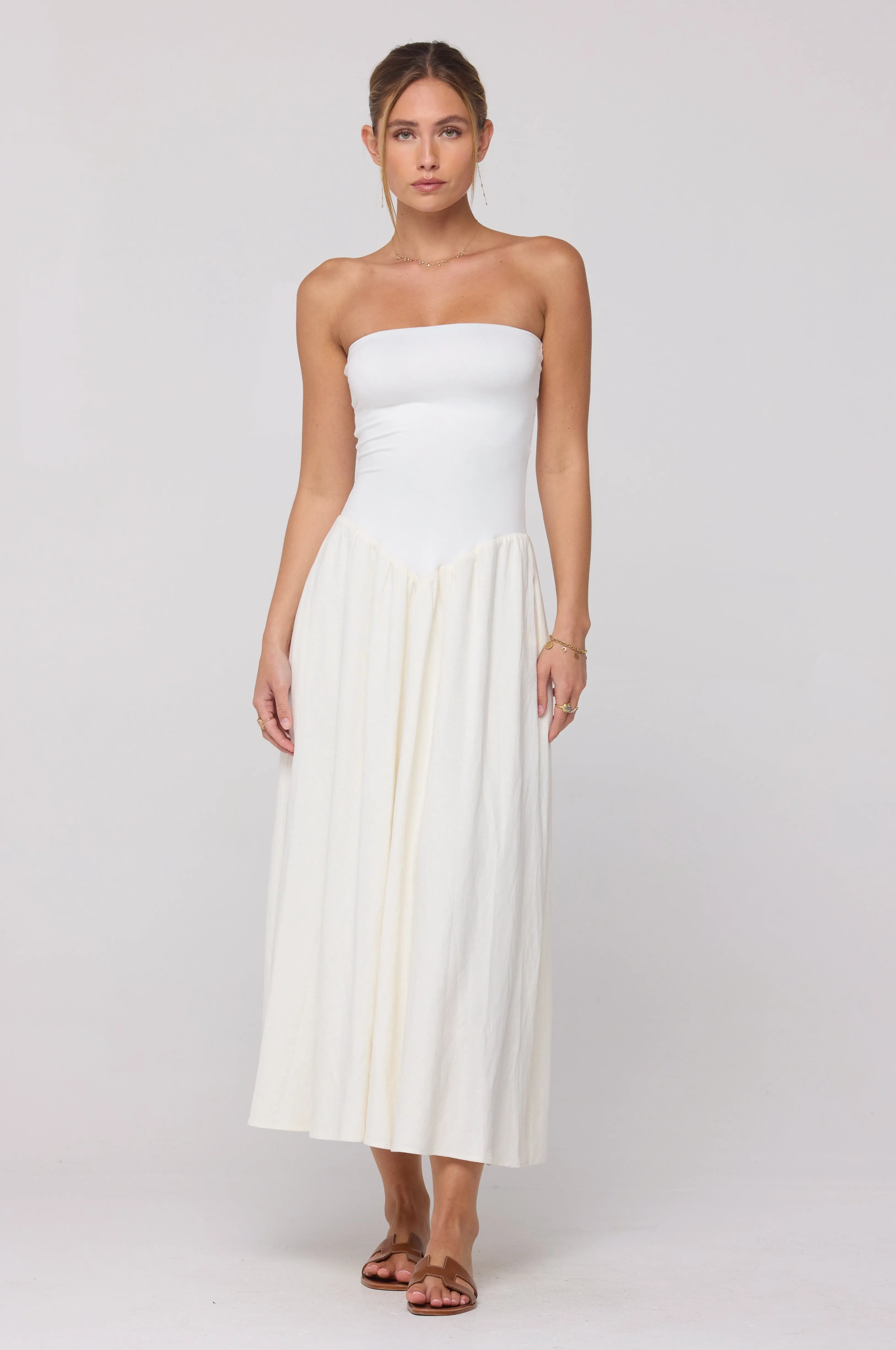 Mackenzie Dress in White Linen sold by RESA product image thumbnail 3