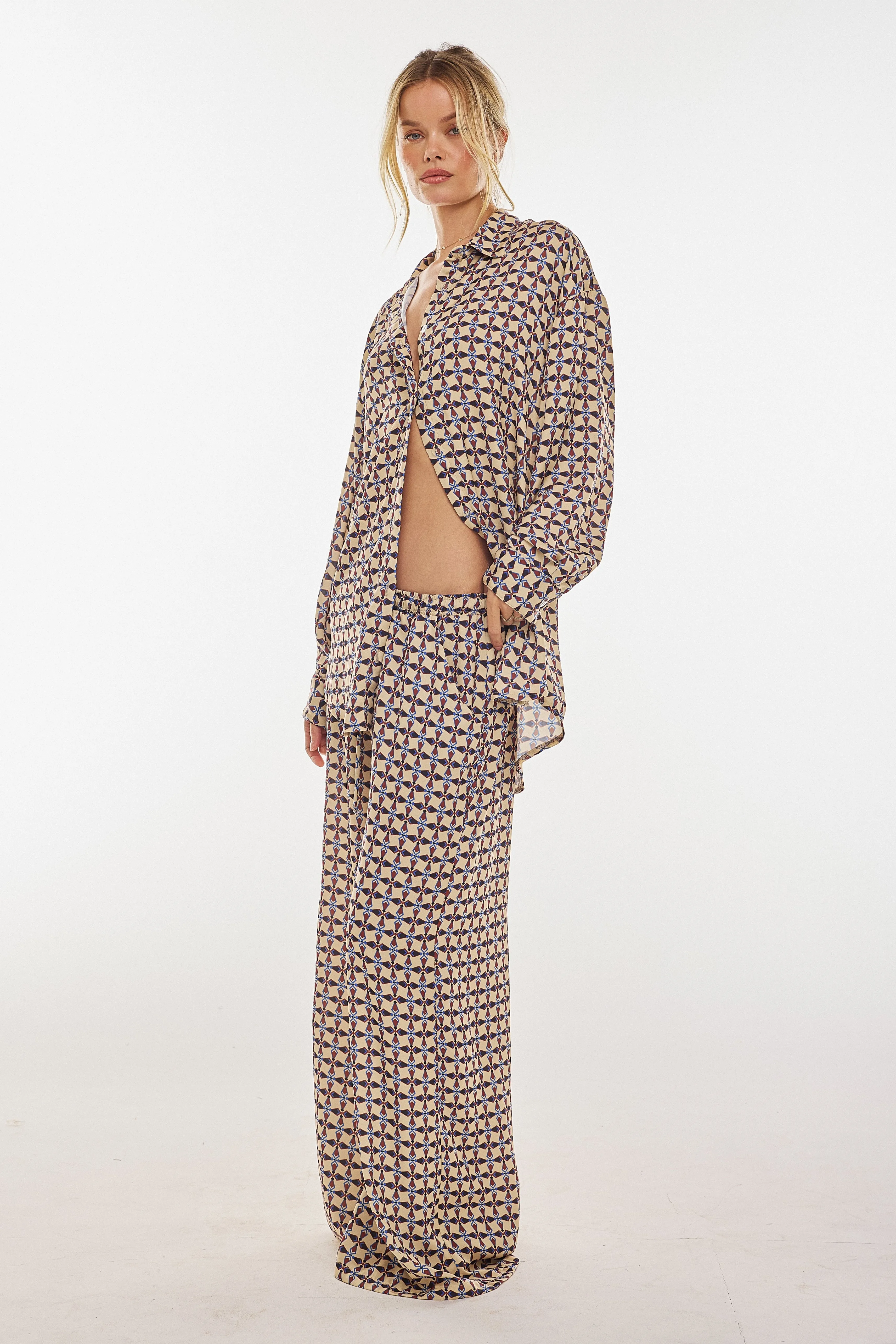 Miley Set in Brooklyn sold by RESA product image thumbnail 3