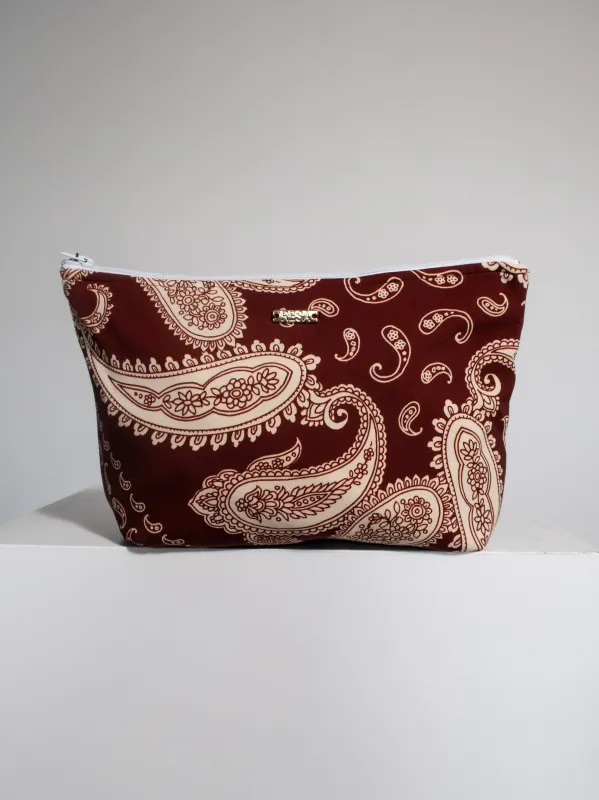 Zipper Pouch Saloon sold by RESA