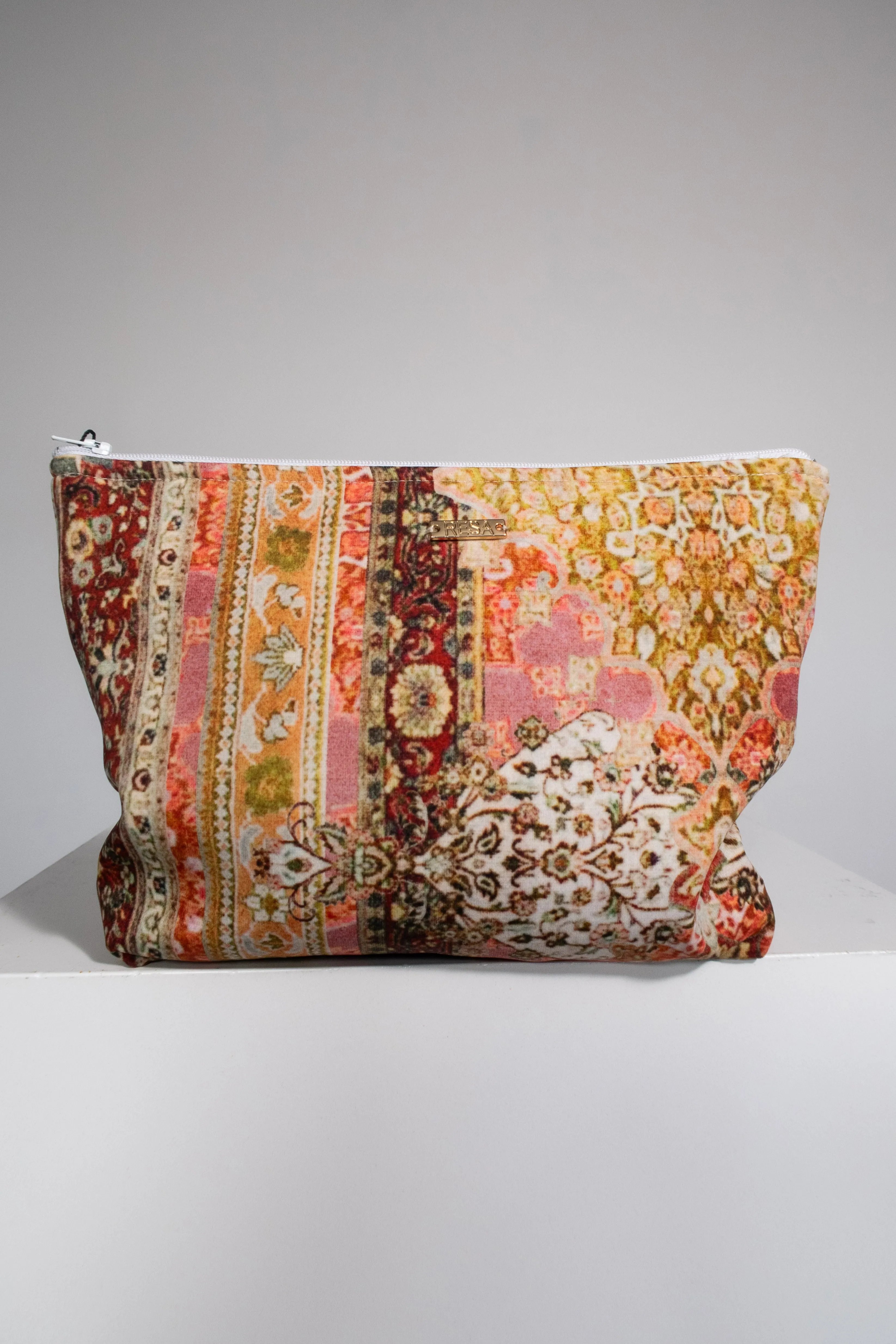 Zipper Pouch Saloon sold by RESA product image thumbnail 3