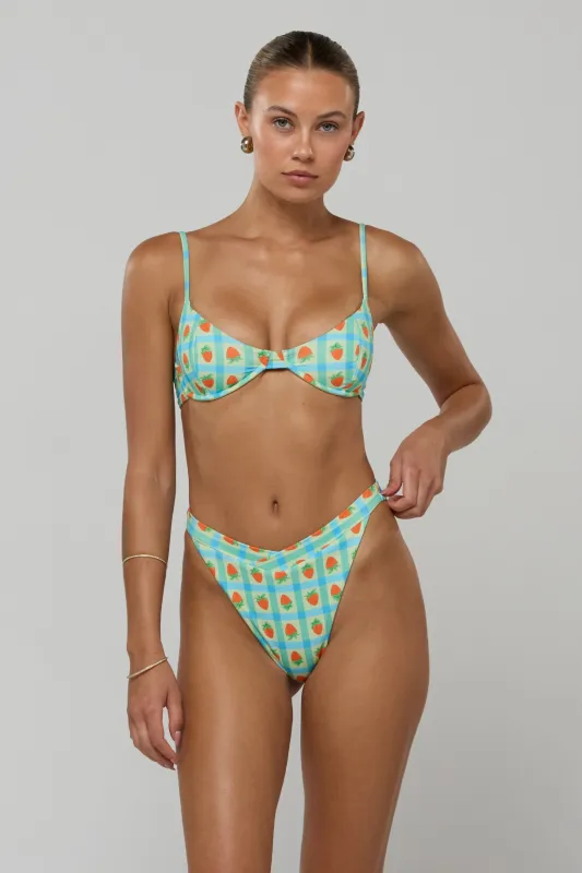 Betsy in Juicy made by RESA