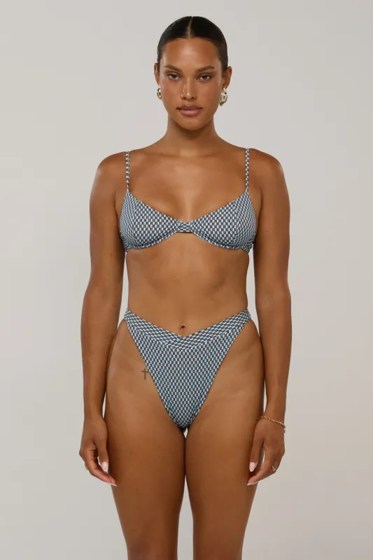 Betsy in Swell made by RESA