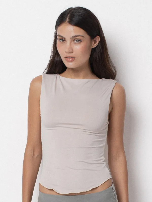 Helena Top – Cream made by BELLE the label