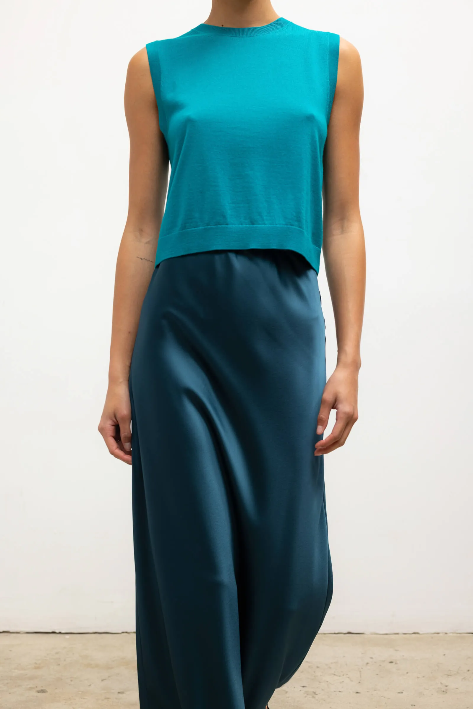 James Sleeveless Crew sold by Leset product image thumbnail 5