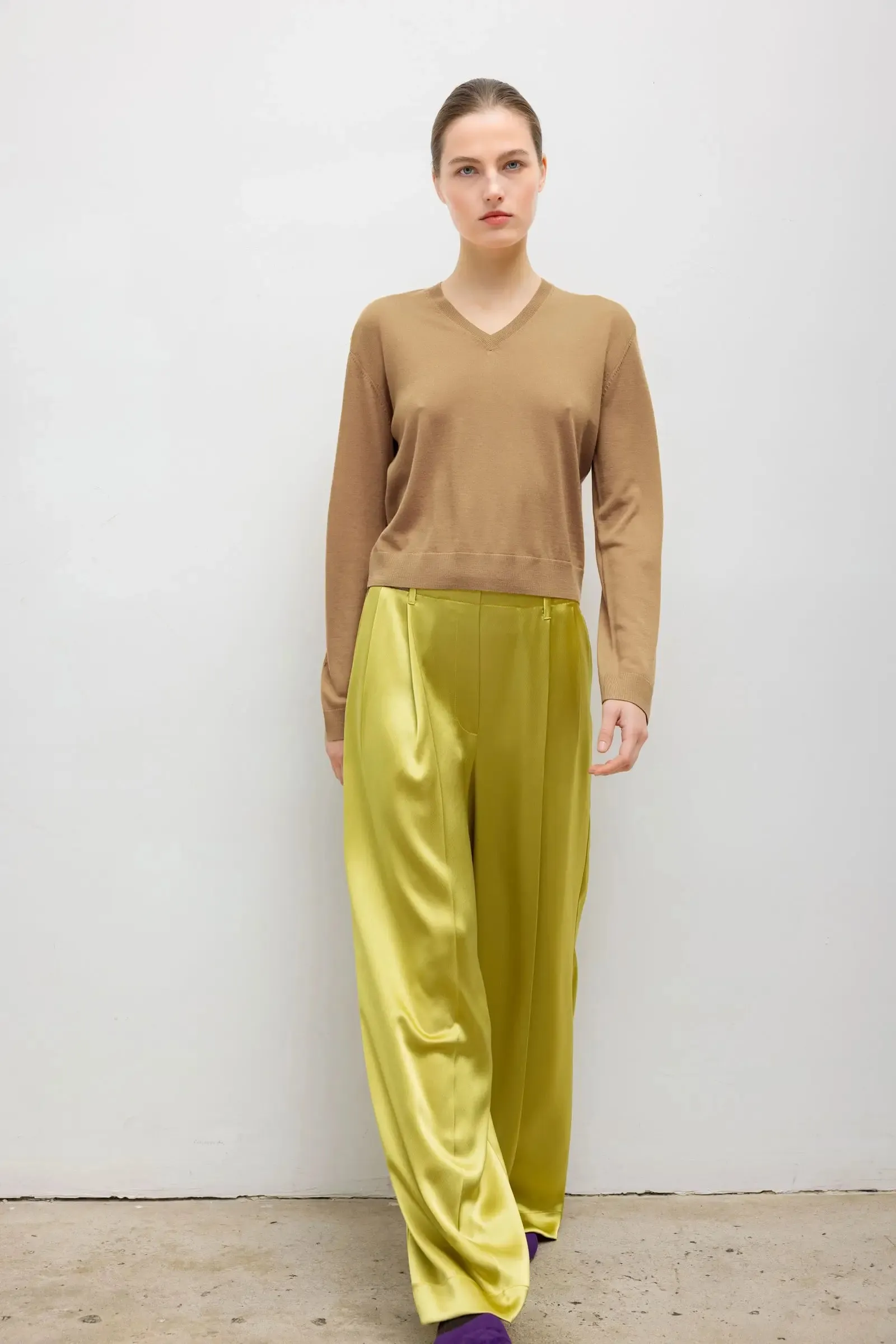 James Classic V Neck sold by Leset product image thumbnail 4
