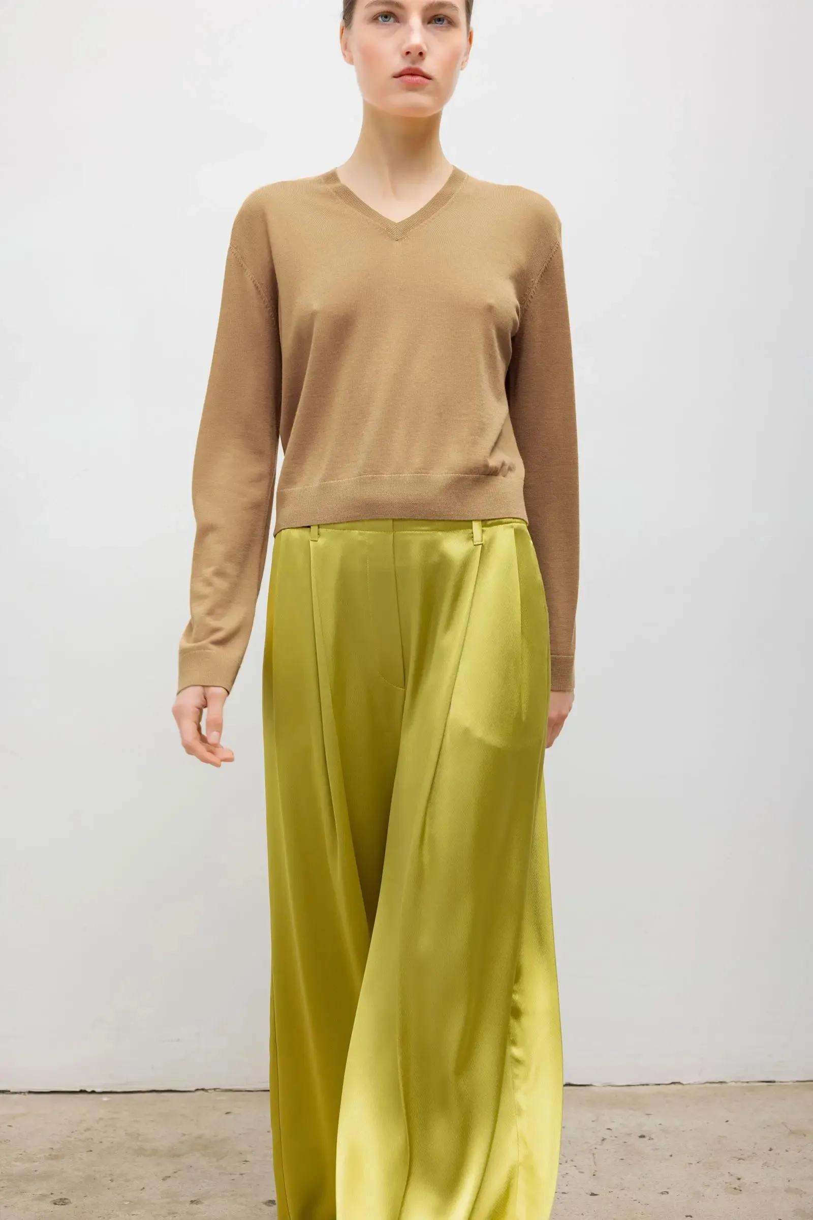 James Classic V Neck sold by Leset product image thumbnail 5