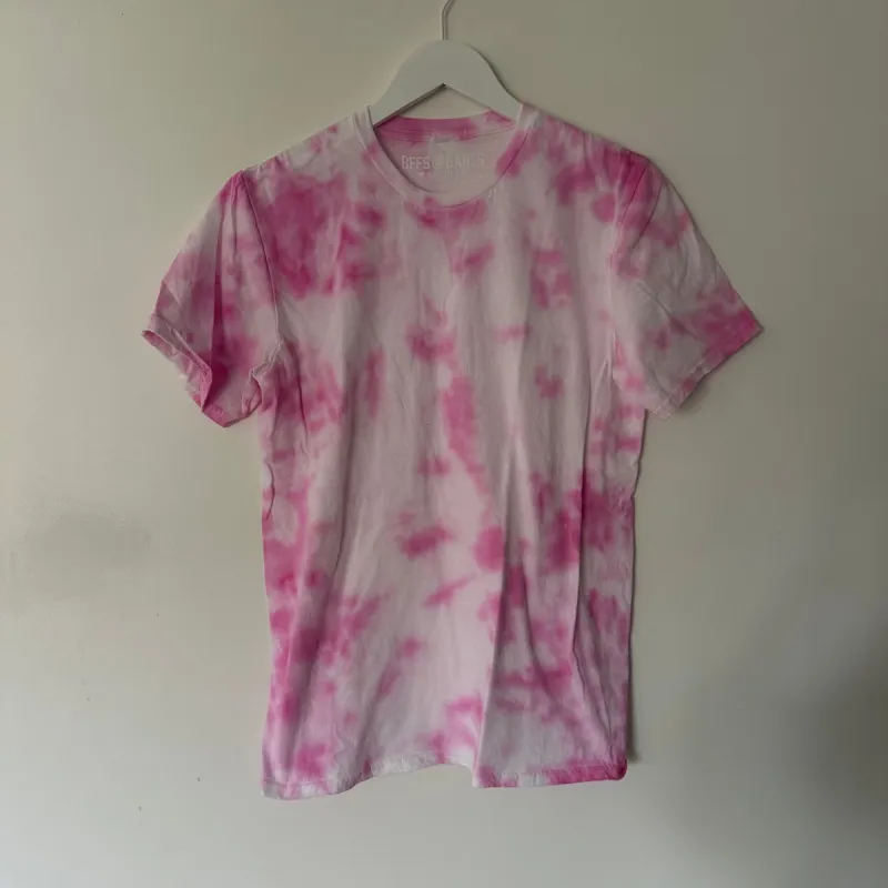 SAMPLE SALE ♡ SIZE MEDIUM ♡ t-shirt sold by BFFS & BABES