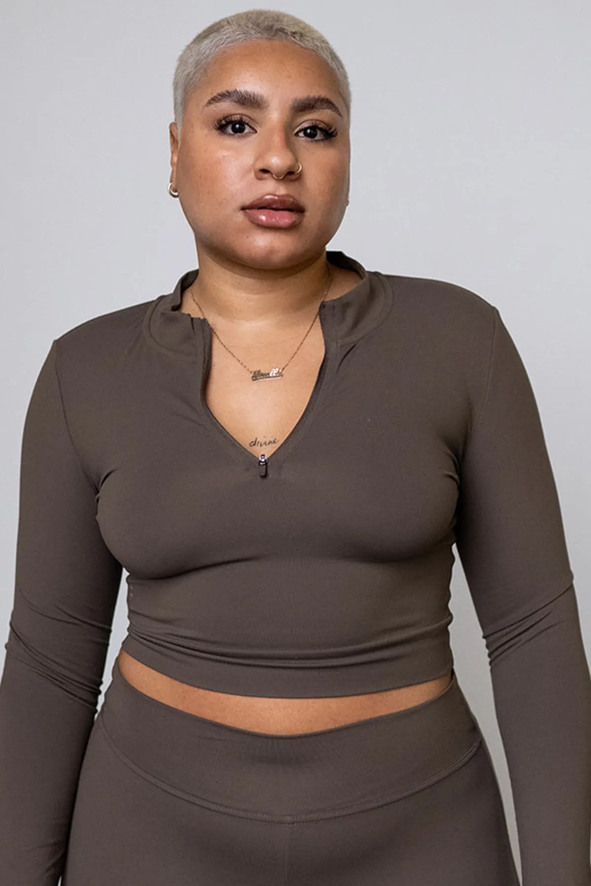 CLASSIC FIT CROP ZIP - WALNUT sold by Azur Fit
