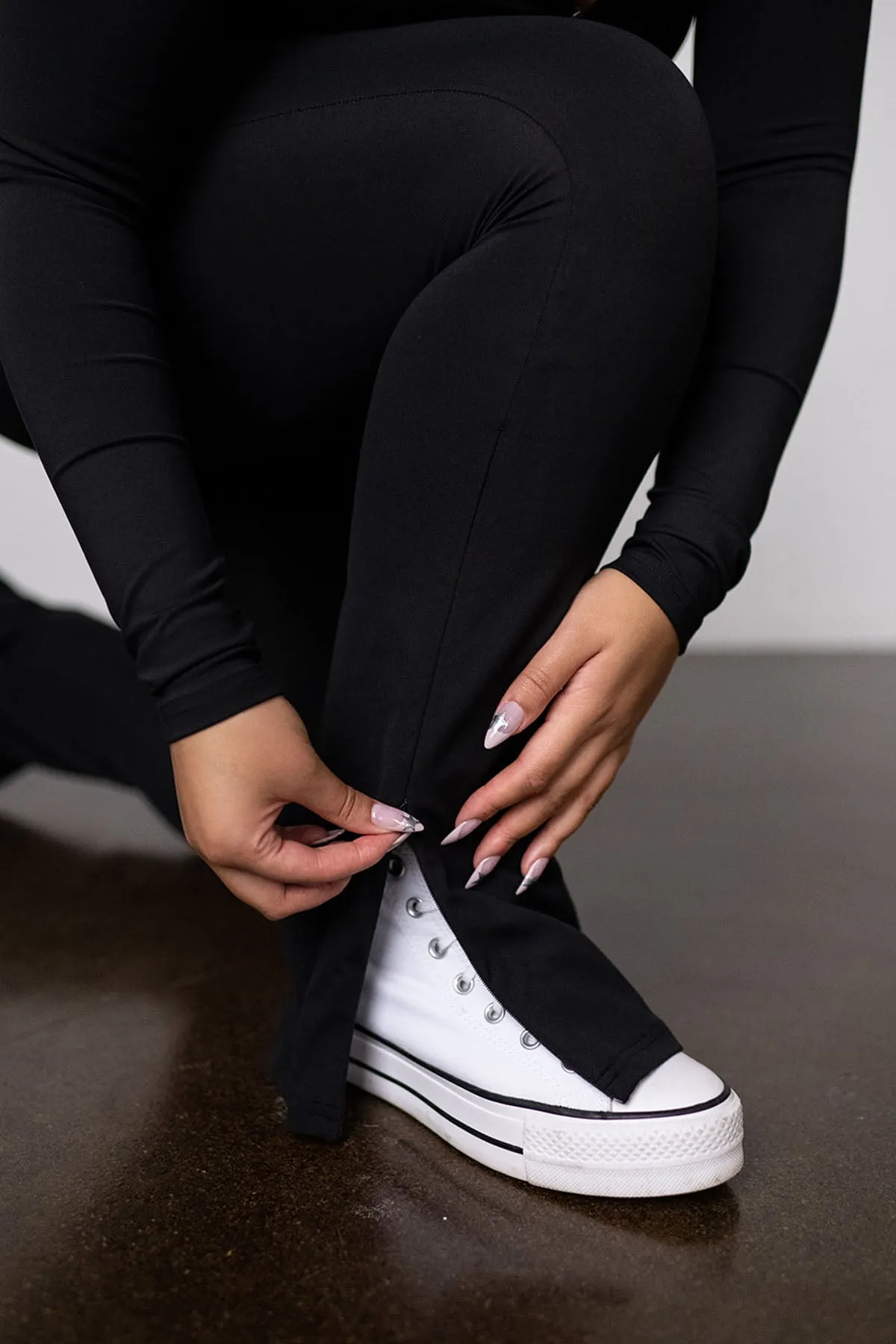 CLASSIC FIT SPLIT HEM LEGGINGS - ONYX sold by Azur Fit product image thumbnail 2