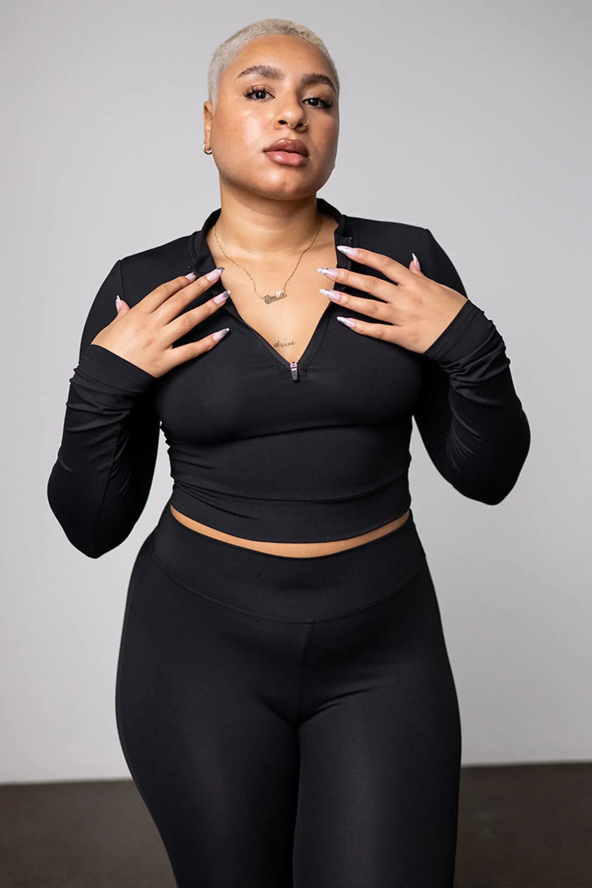 CLASSIC FIT CROP ZIP - ONYX sold by Azur Fit product image thumbnail 3