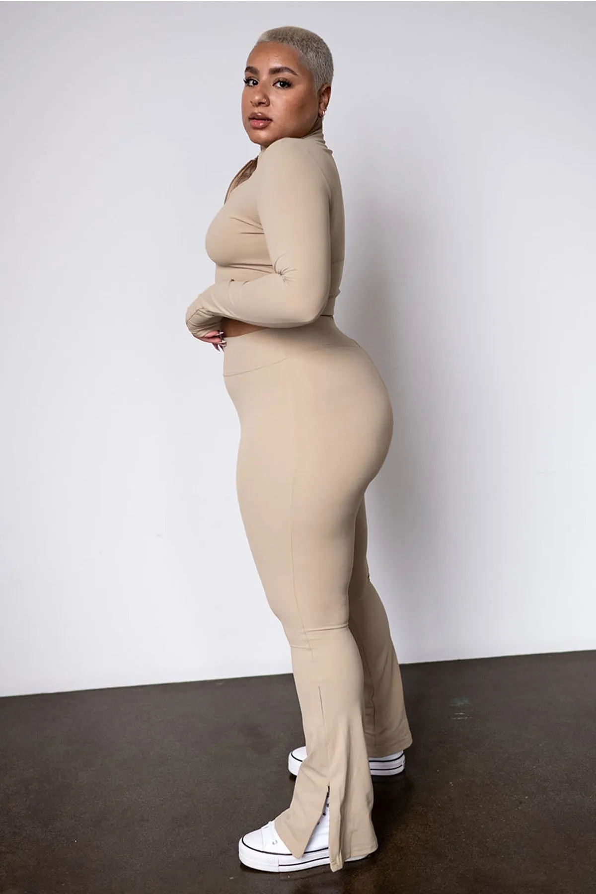 CLASSIC FIT SPLIT HEM LEGGINGS - COOKIE sold by Azur Fit