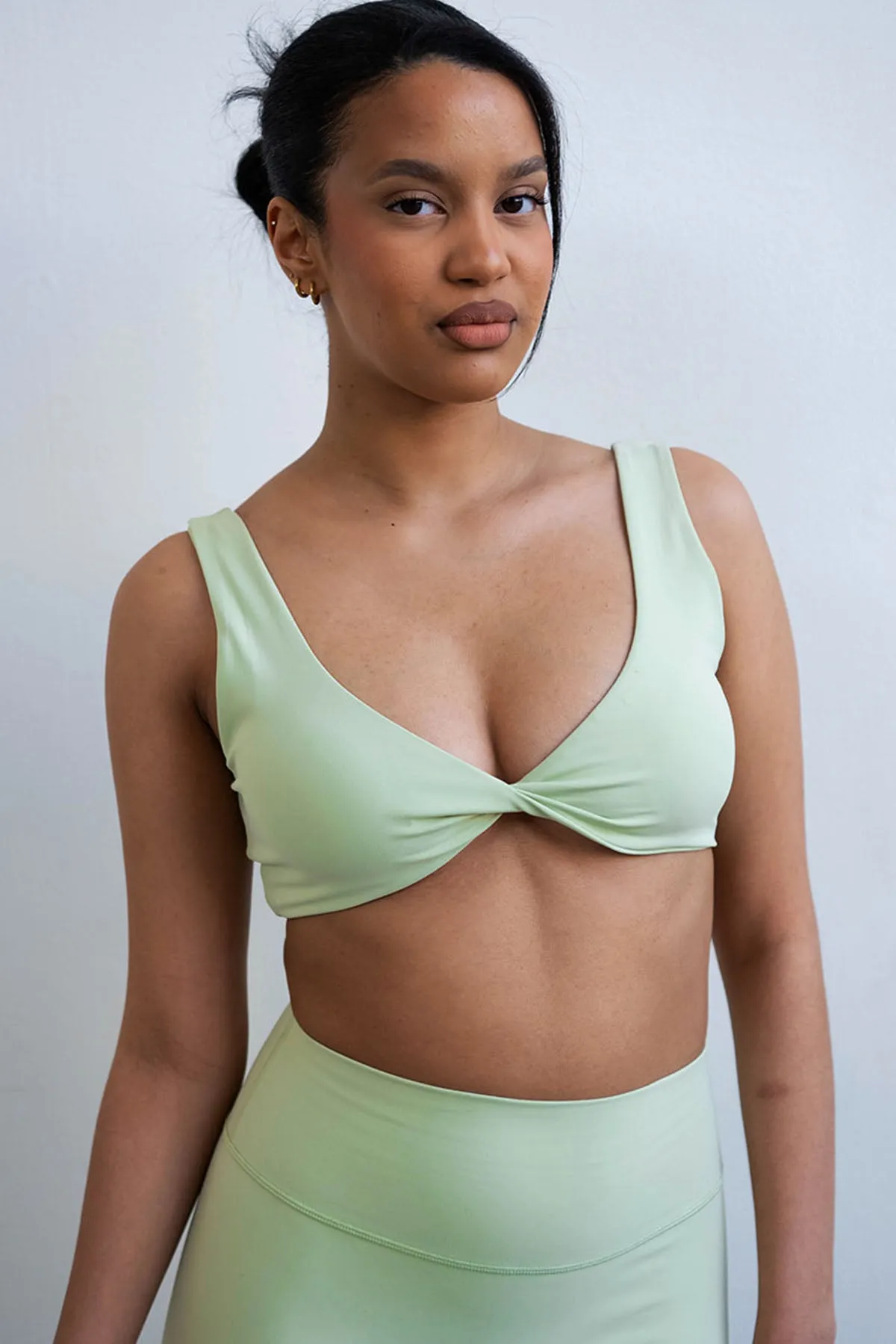 CLASSIC FIT TWIST BRA - SATURN sold by Azur Fit product image thumbnail 3