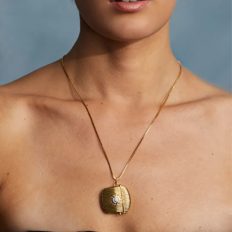 Ribbed Vesta Case Necklace sold by HART product image thumbnail 3
