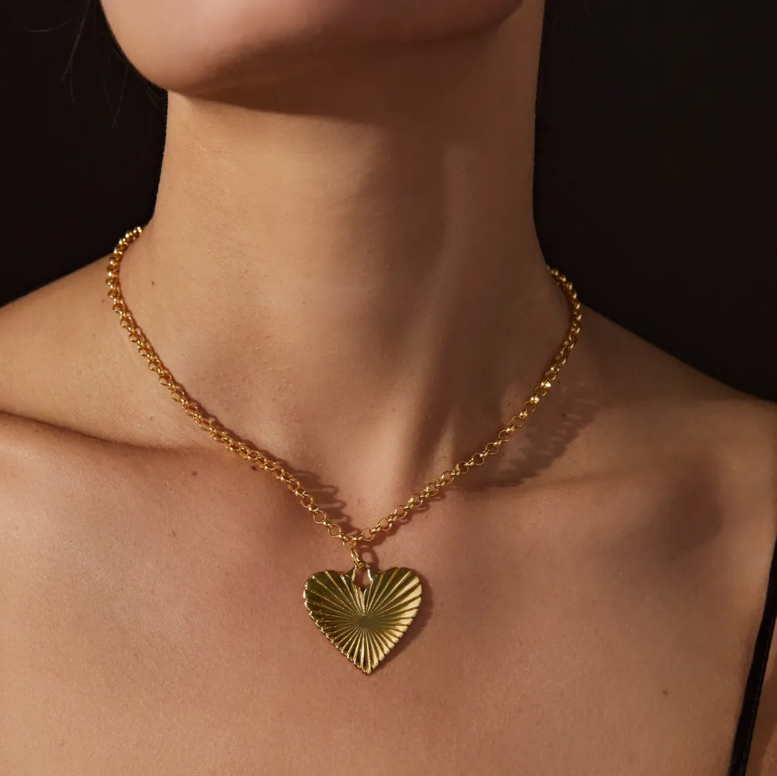 Ribbed Heart of Gold Necklace sold by HART product image thumbnail 2