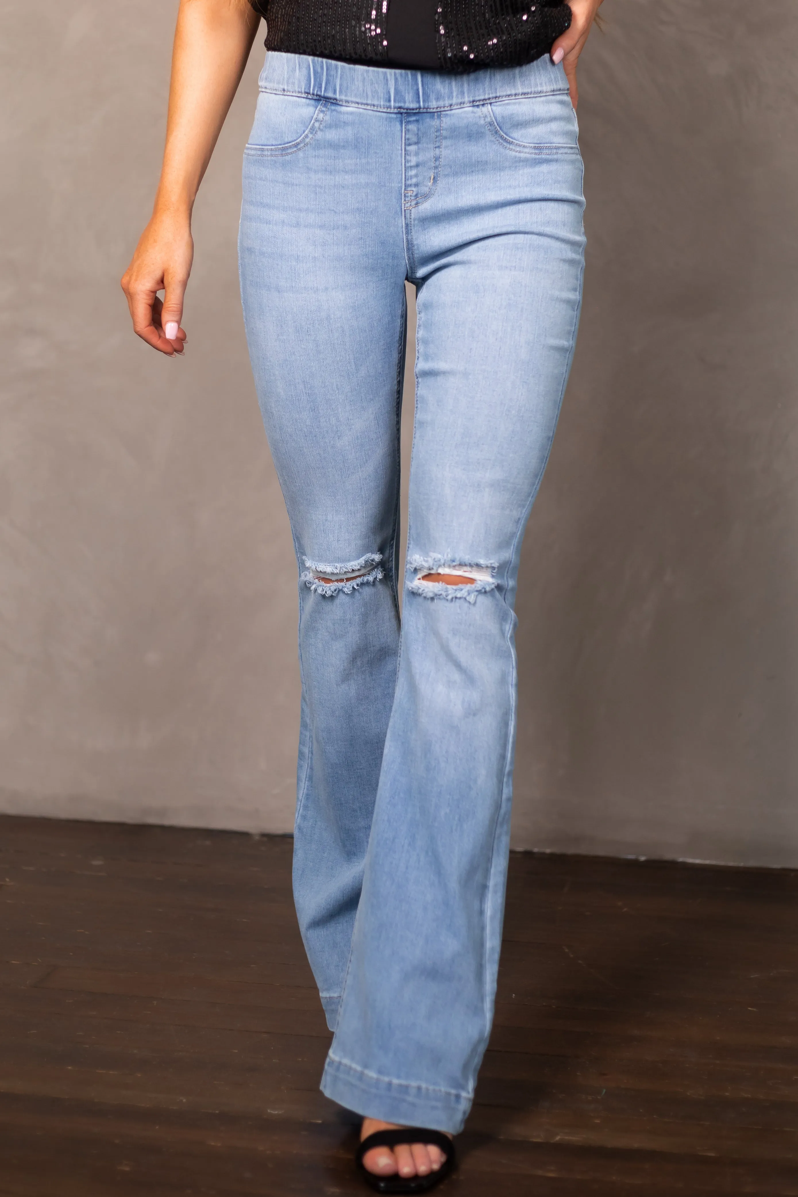 Jelly Jeans Light Wash Mid Rise Distressed Knee Jeggings sold by Lime Lush product image thumbnail 2