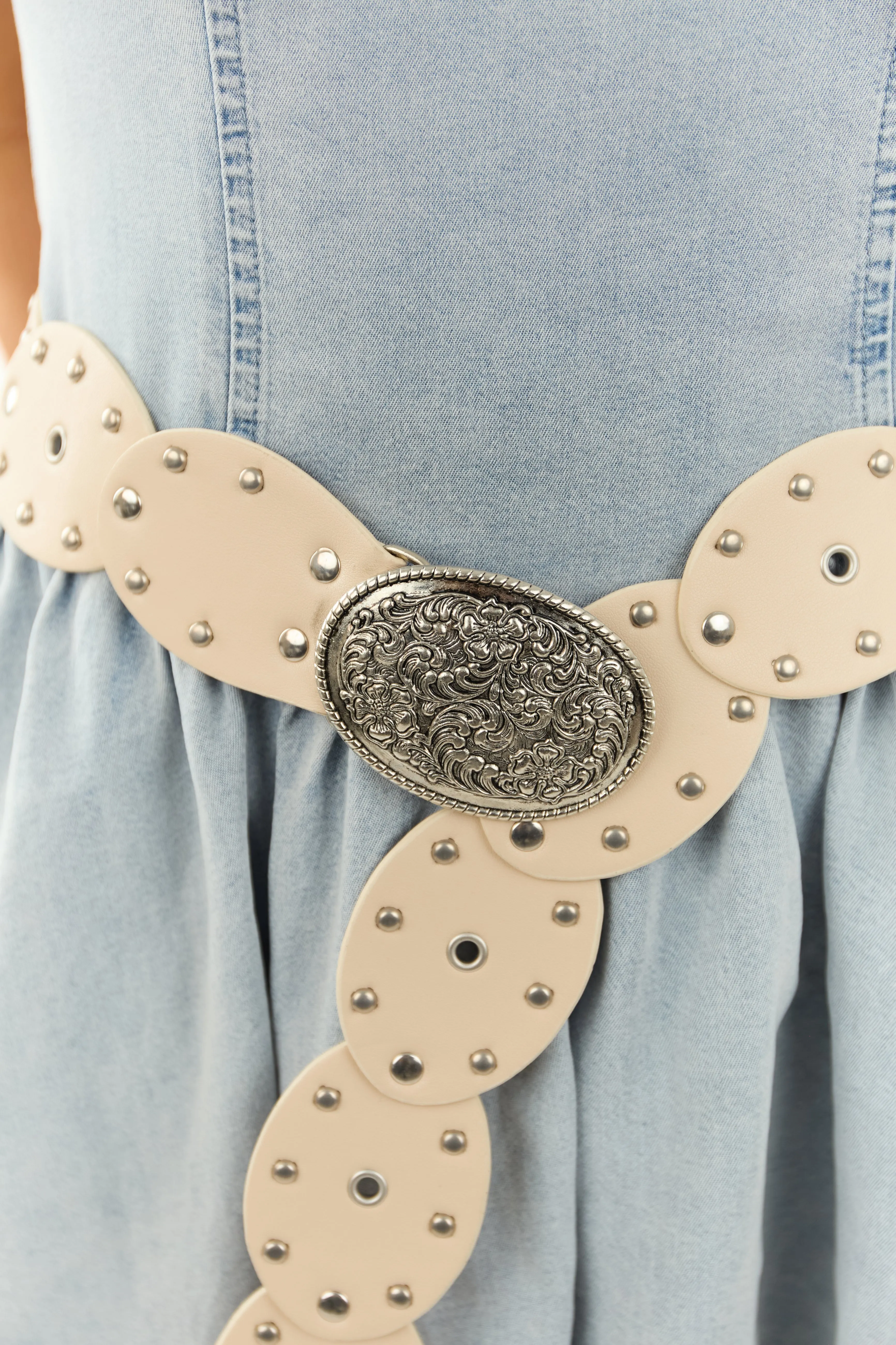 Ivory Embossed Oval Disc Link Faux Leather Belt sold by Lime Lush product image thumbnail 2
