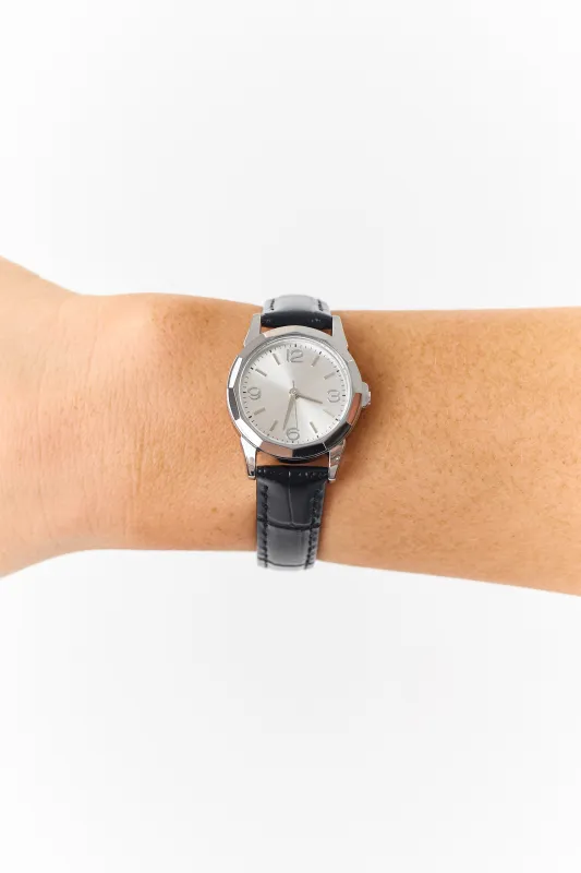 Black Thin Leather Strap Vintage Circle Face Watch made by Fame Accessories