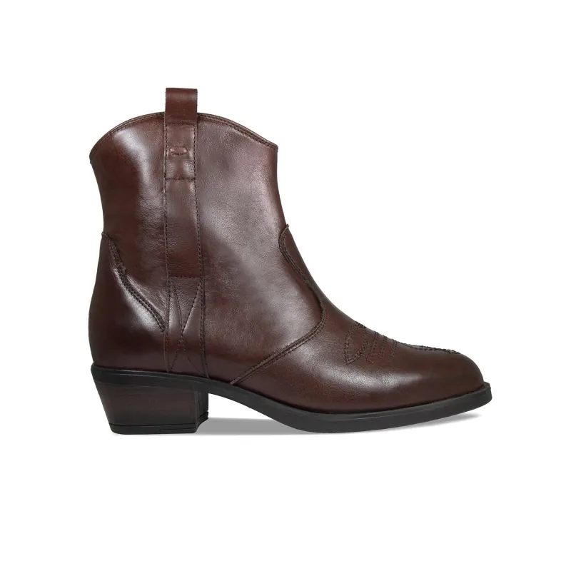 Pioneer: Chestnut Leather sold by Sole Bliss