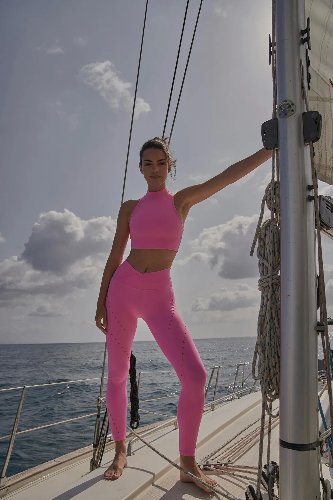 V-waist Laser Cut Sports Legging sold by WISKII Active product image thumbnail 5