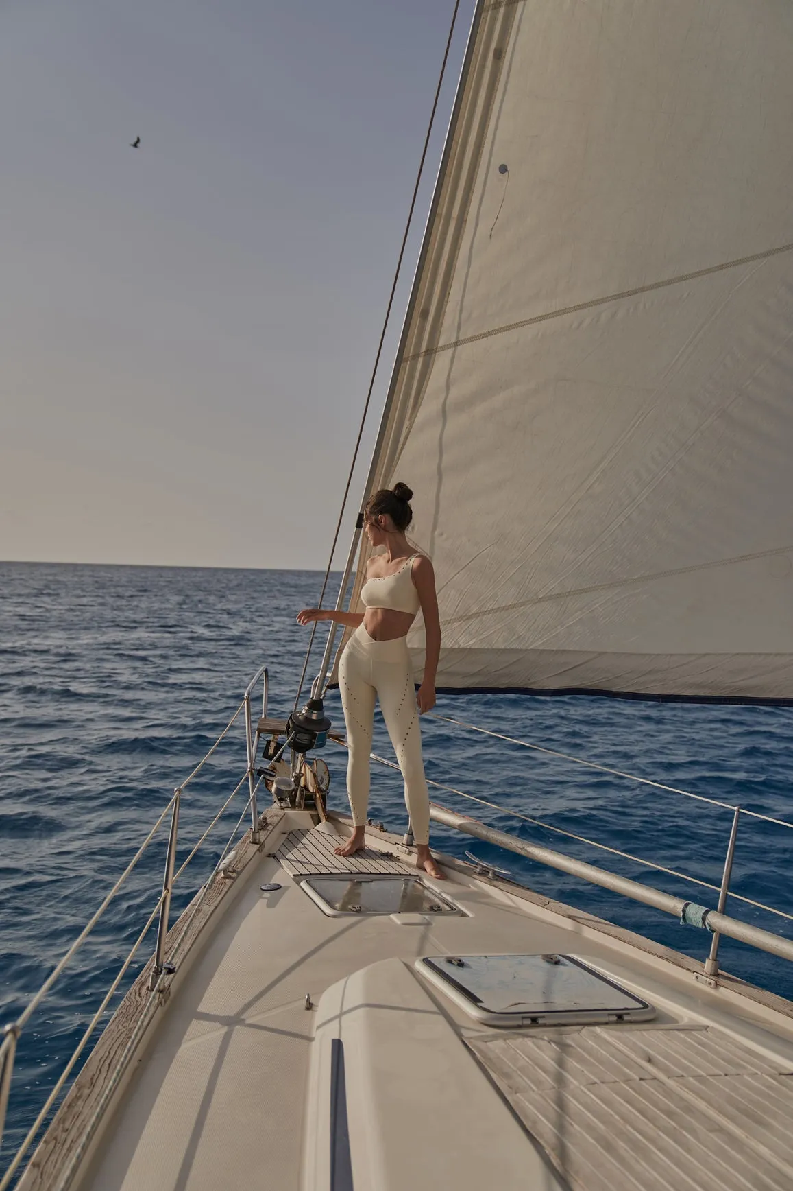 V-waist Laser Cut Sports Legging sold by WISKII Active product image thumbnail 4