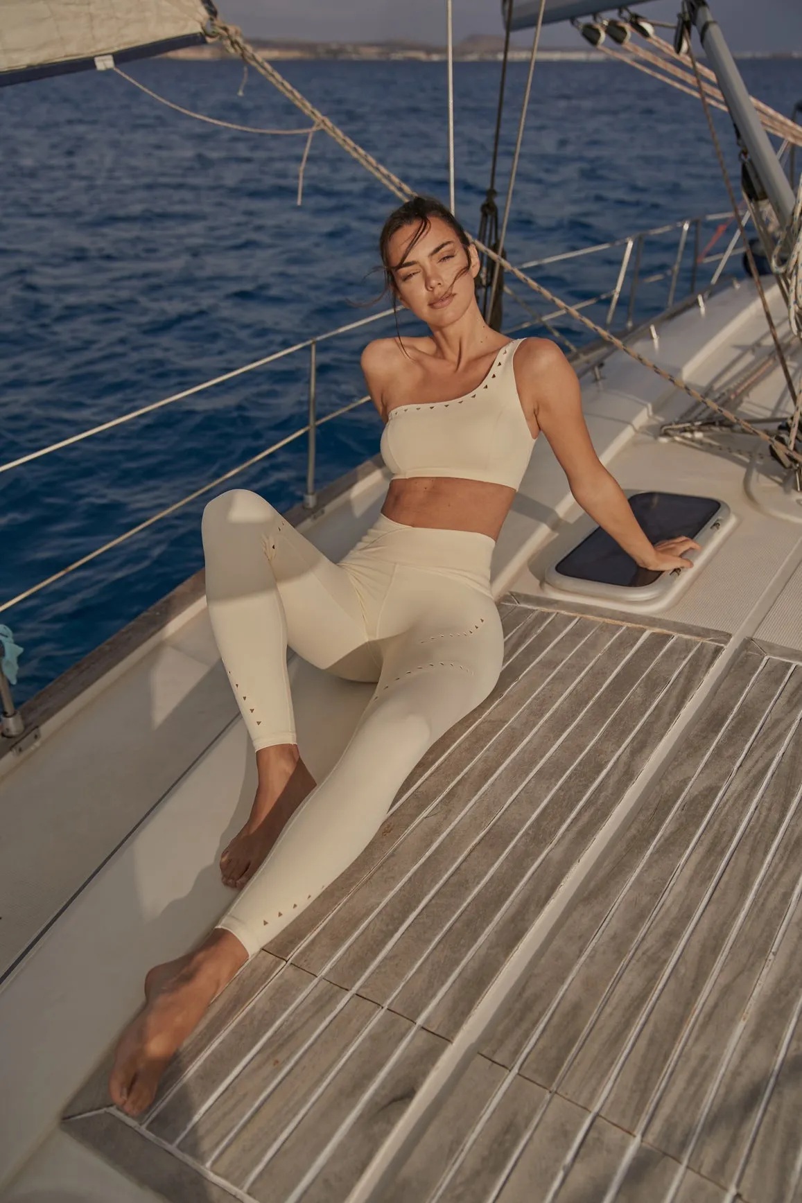 V-waist Laser Cut Sports Legging sold by WISKII Active