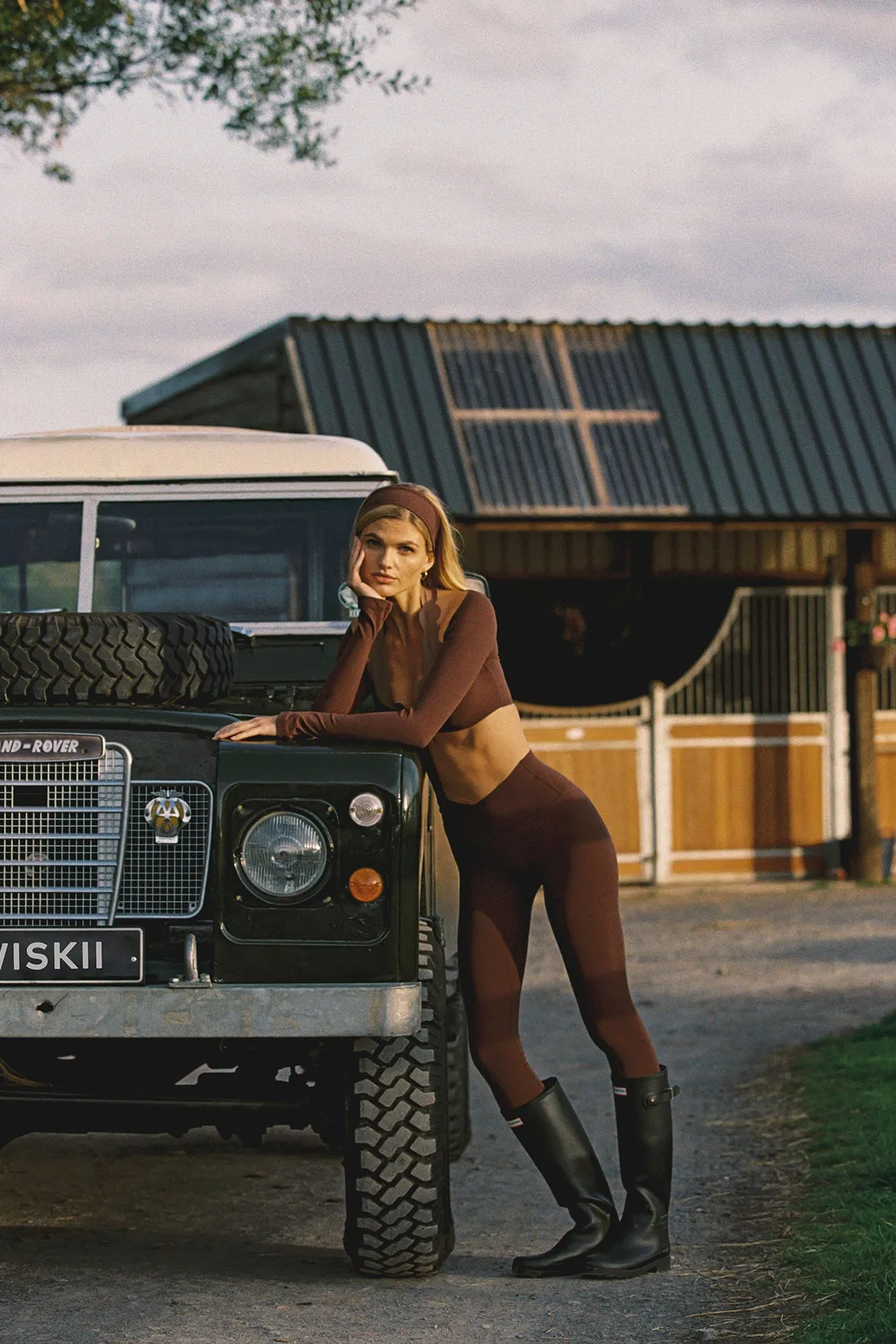 Long Sleeve Scallop Colorblock Crop Top sold by WISKII Active product image thumbnail 2