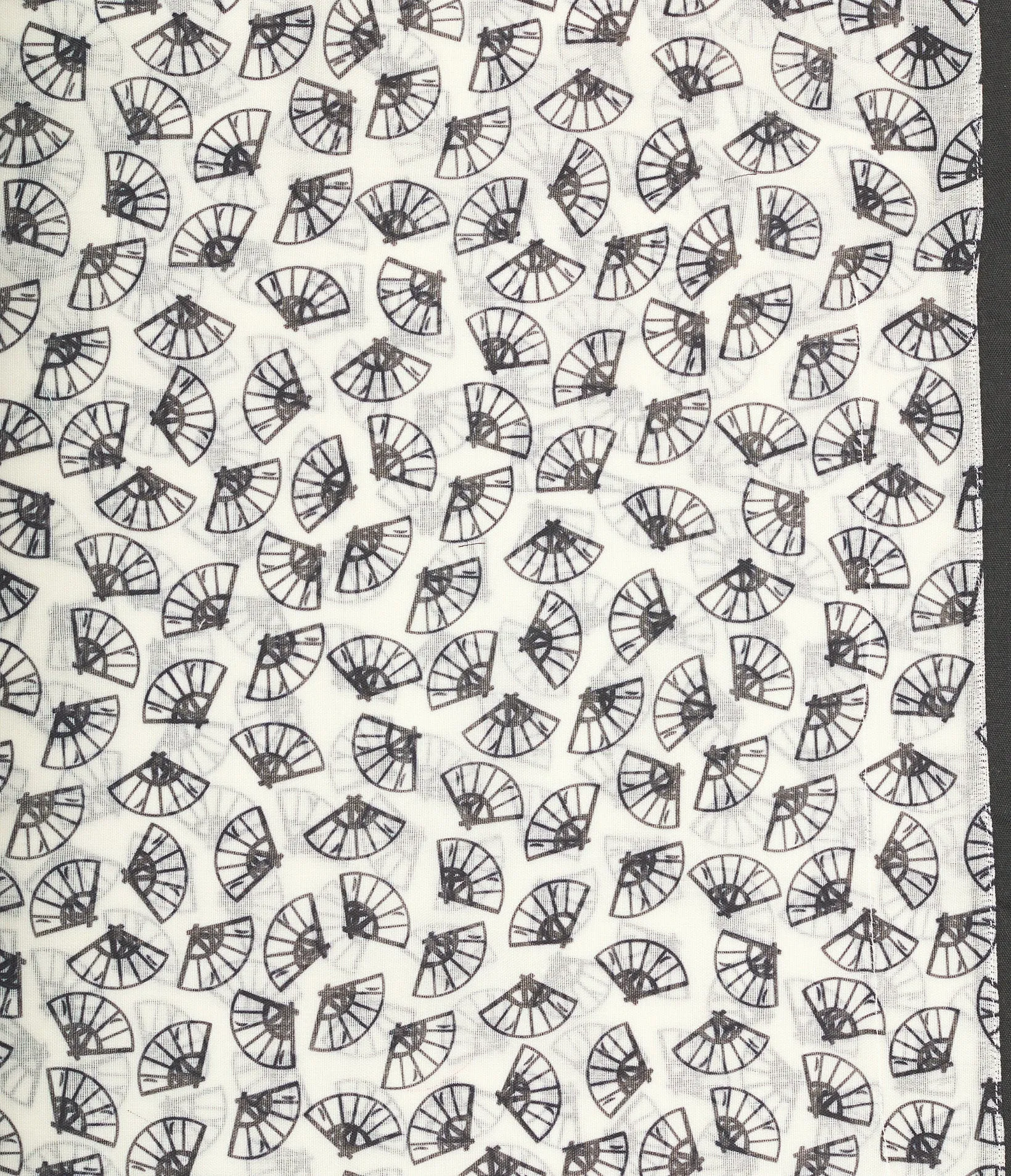 KARL FAN KOVER UP sold by Karl Lagerfeld Paris product image thumbnail 3