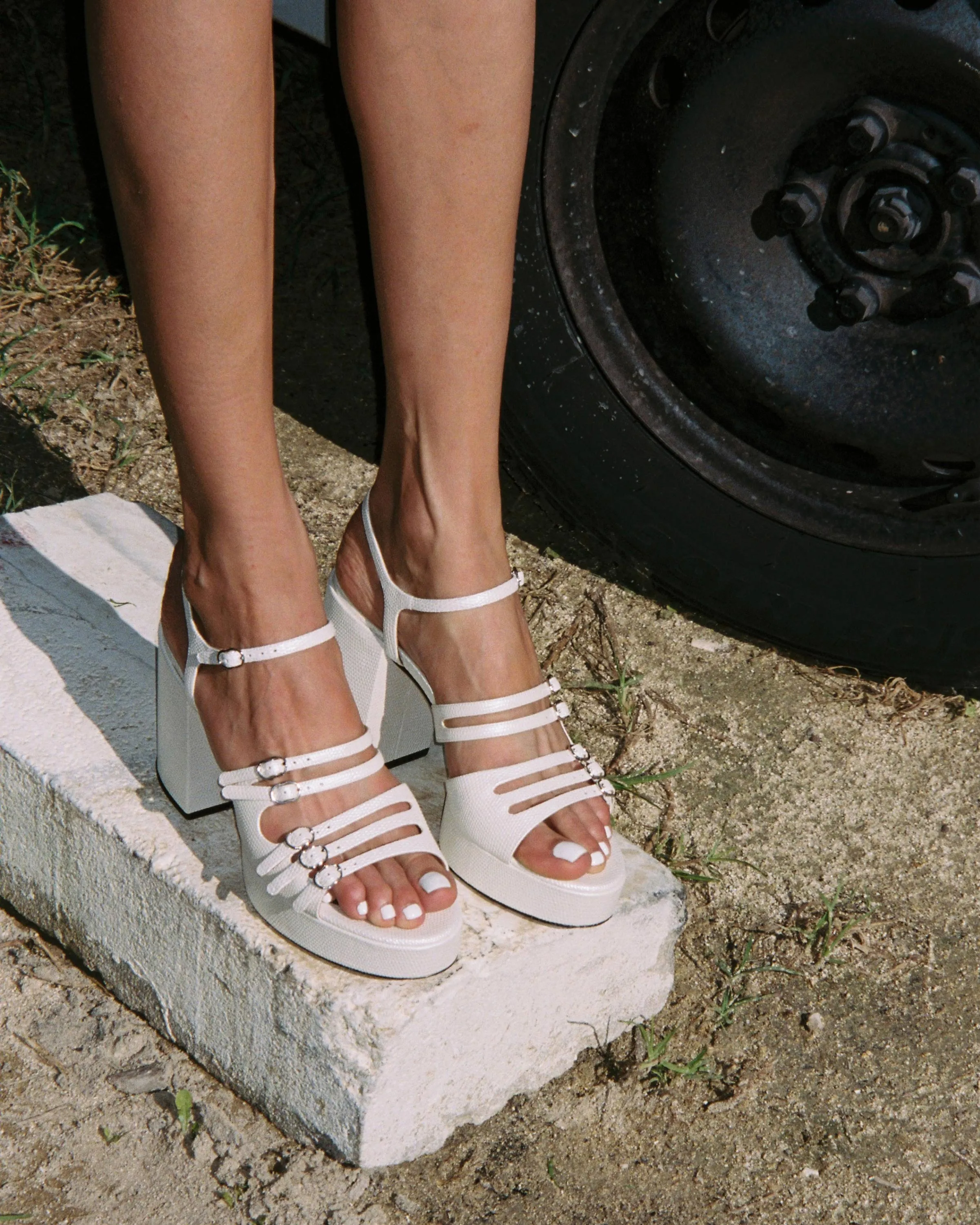 FRENCHKISS- Sandales - Embossés Blanc sold by Nomasei product image thumbnail 2