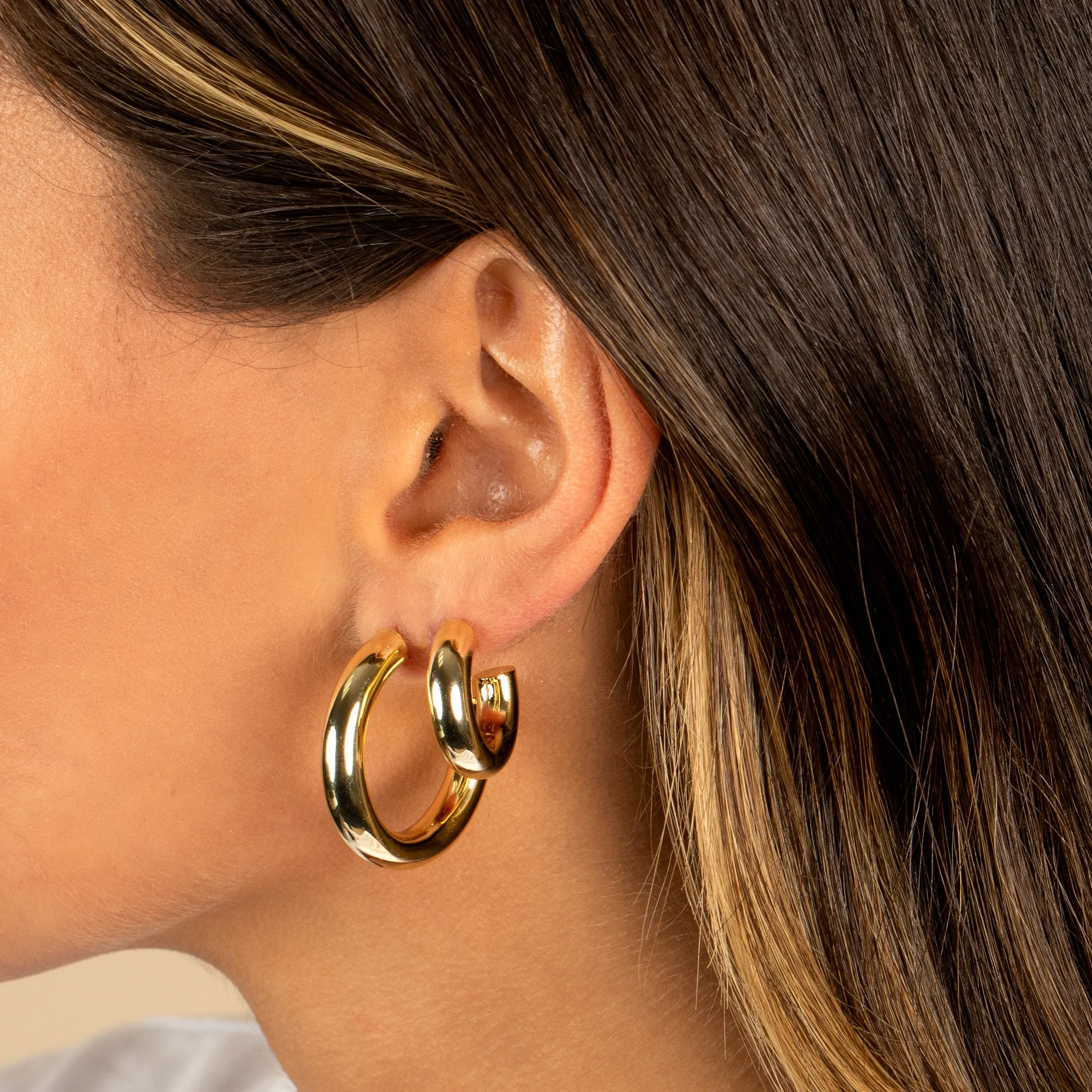 Chunky Hollow Hoop Earring sold by Adina Eden's product image thumbnail 2