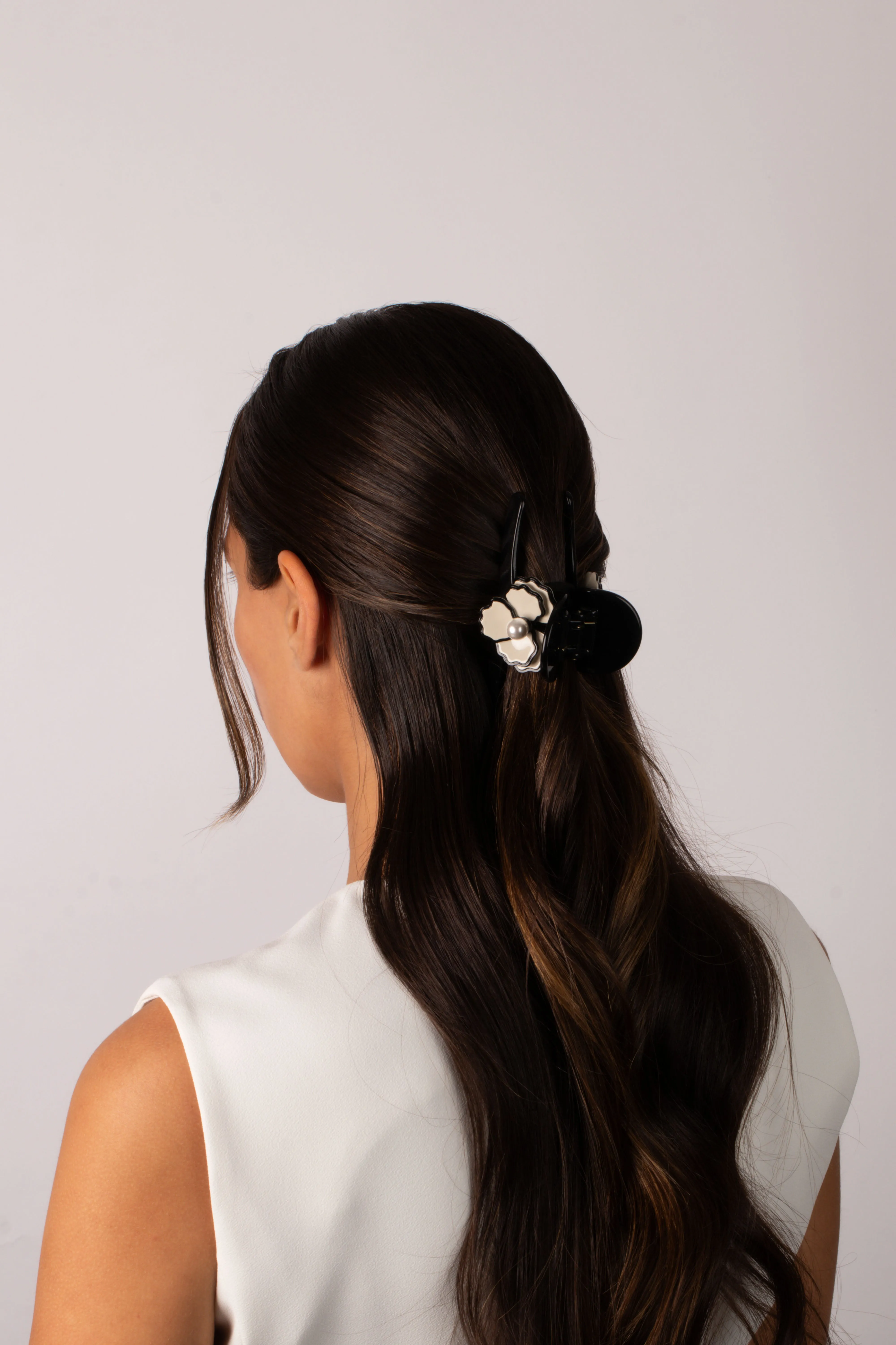 Pearl Flower Loop Large Claw Clip sold by Adina Eden's product image thumbnail 3