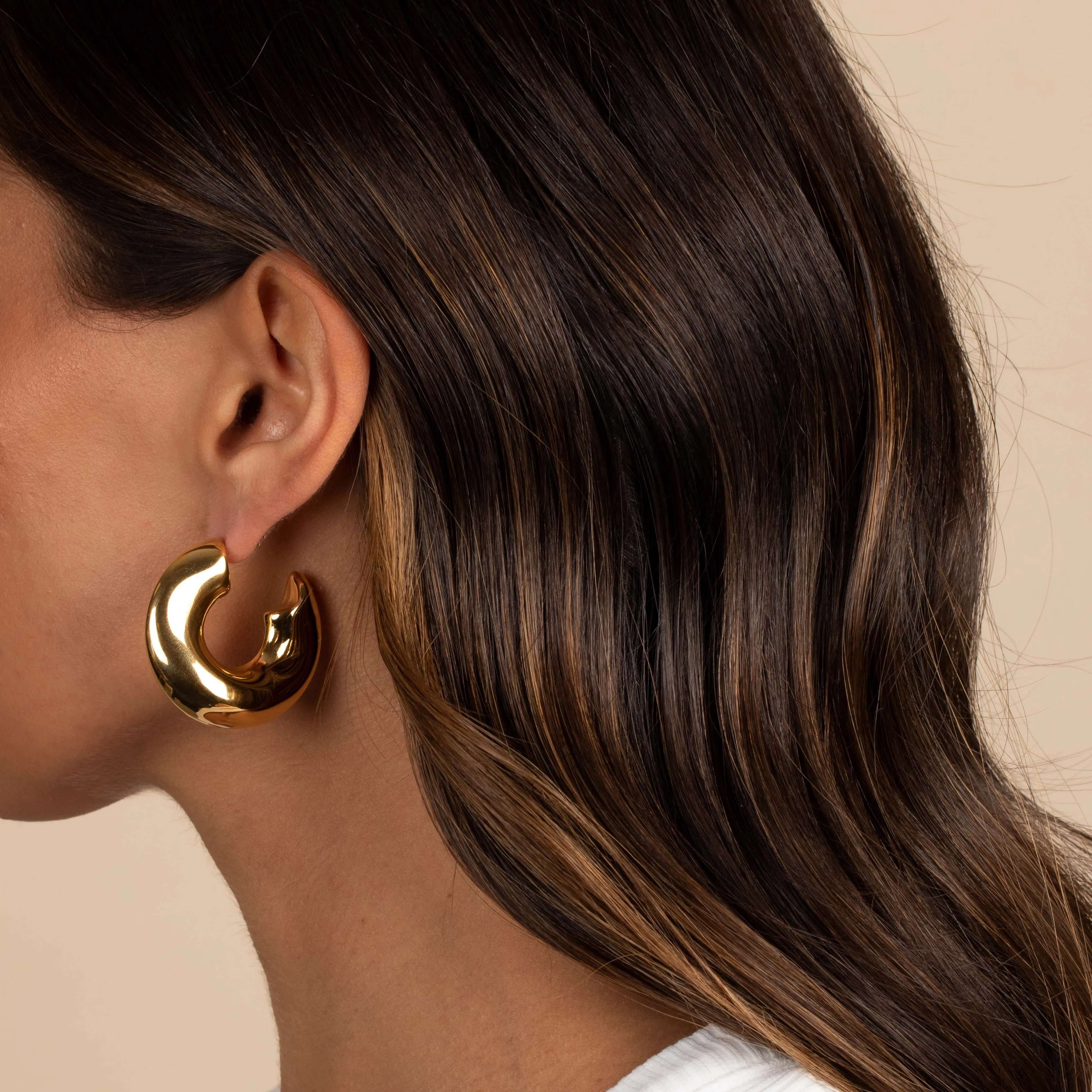 Large Solid Graduated Twisted Hoop Earring sold by Adina Eden's product image thumbnail 2