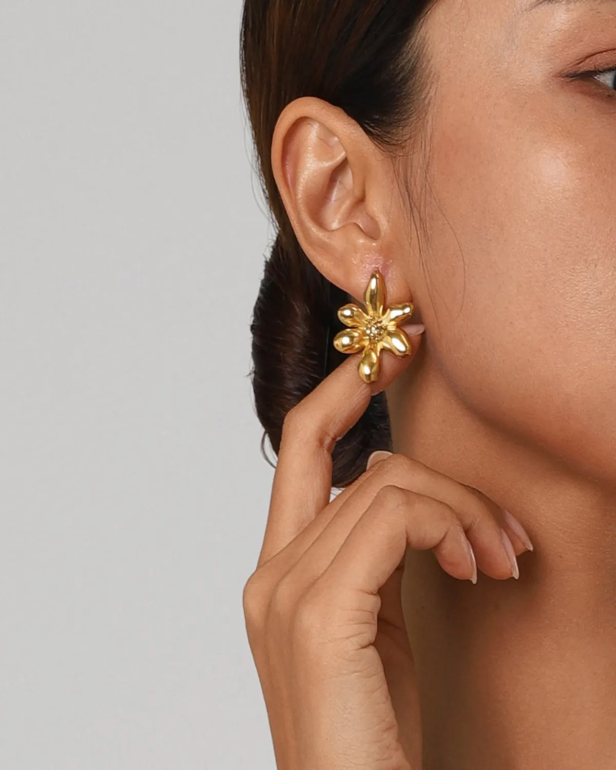 18K Gold Stud Earrings - Flower sold by Mason & Madison Co. product image thumbnail 4
