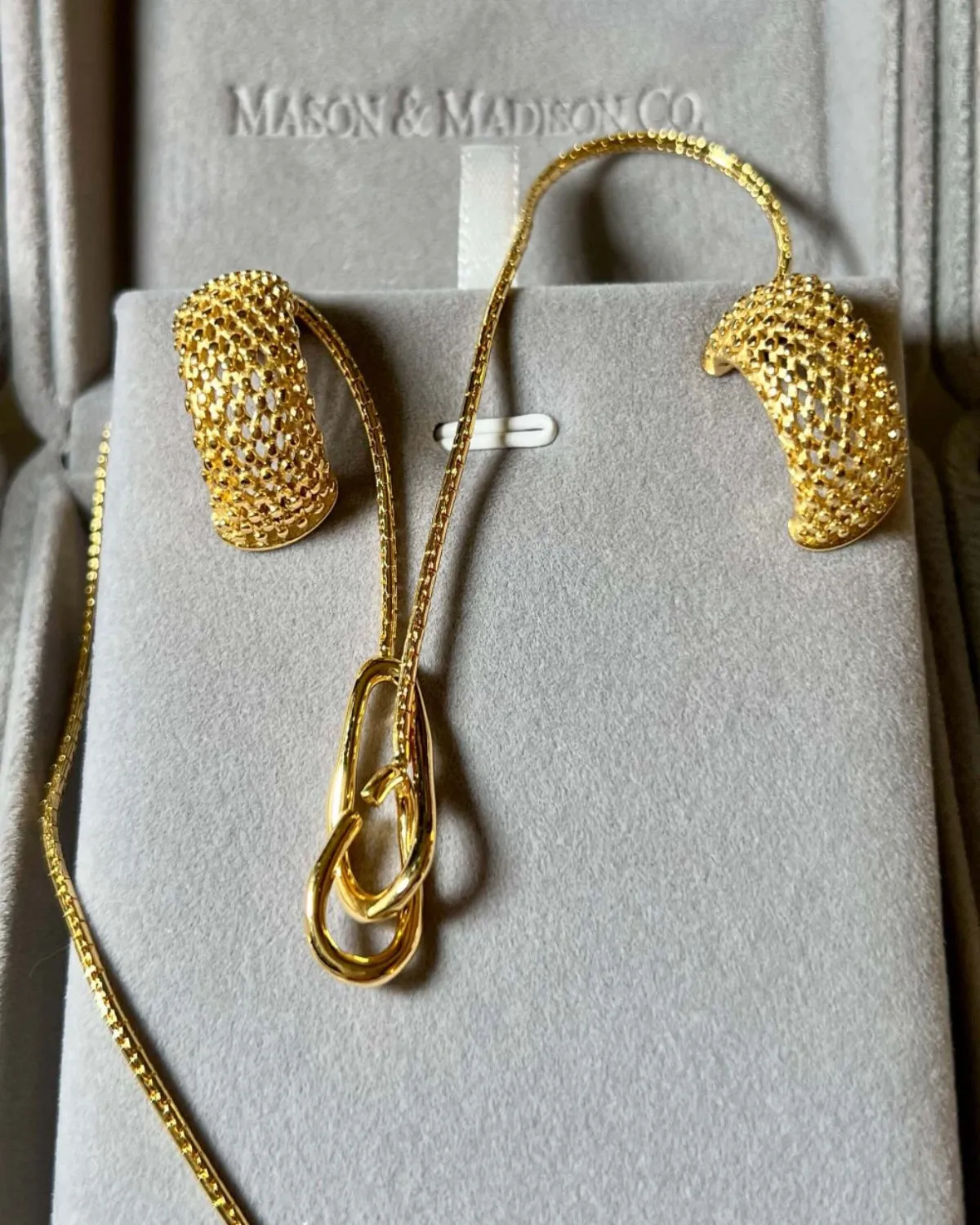 18K Gold Chain Necklace - Hammered Interlocking sold by Mason & Madison Co. product image thumbnail 3