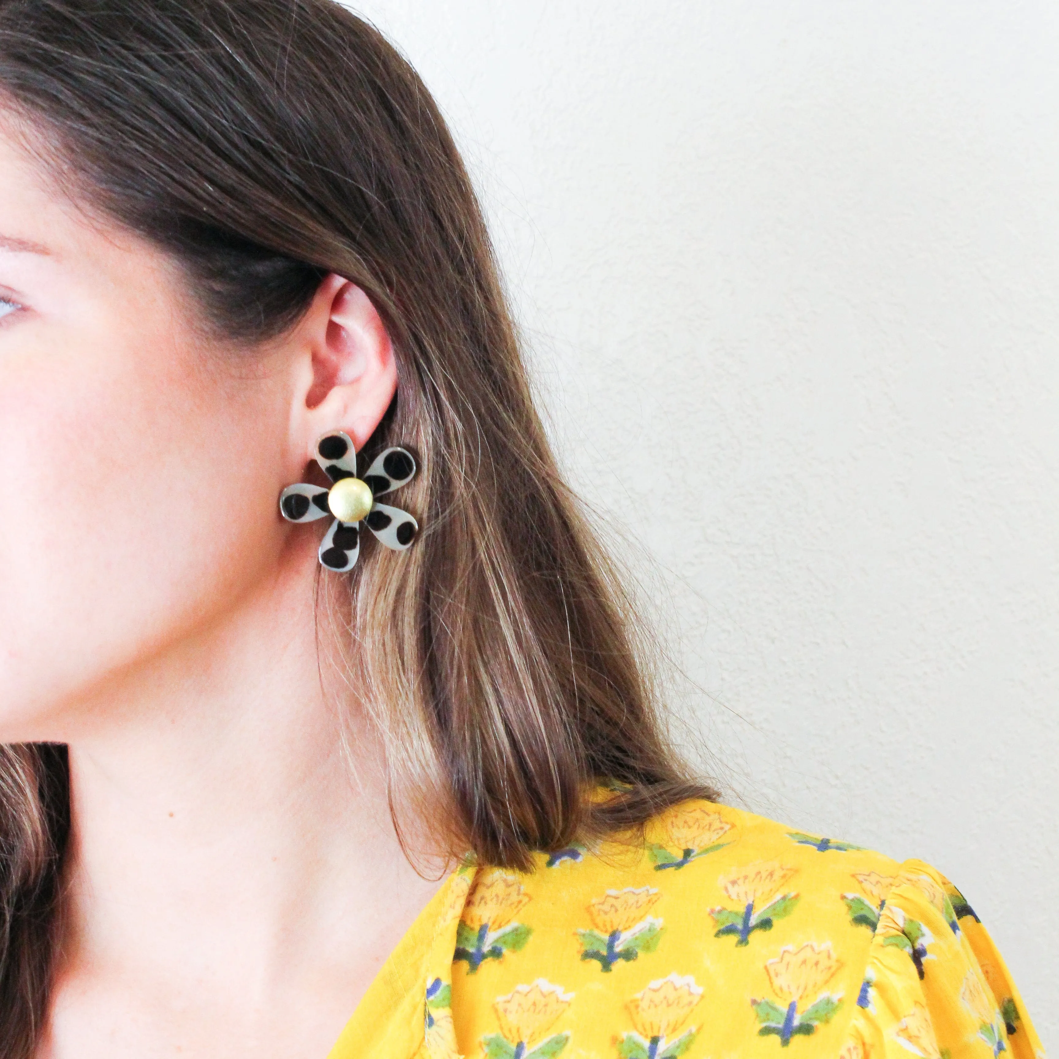 Tortoise Flower Earrings sold by Sunshine Tienda product image thumbnail 2