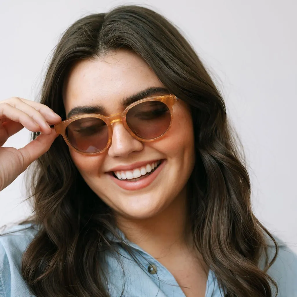 Breezy Sunglasses sold by Sunshine Tienda product image thumbnail 3