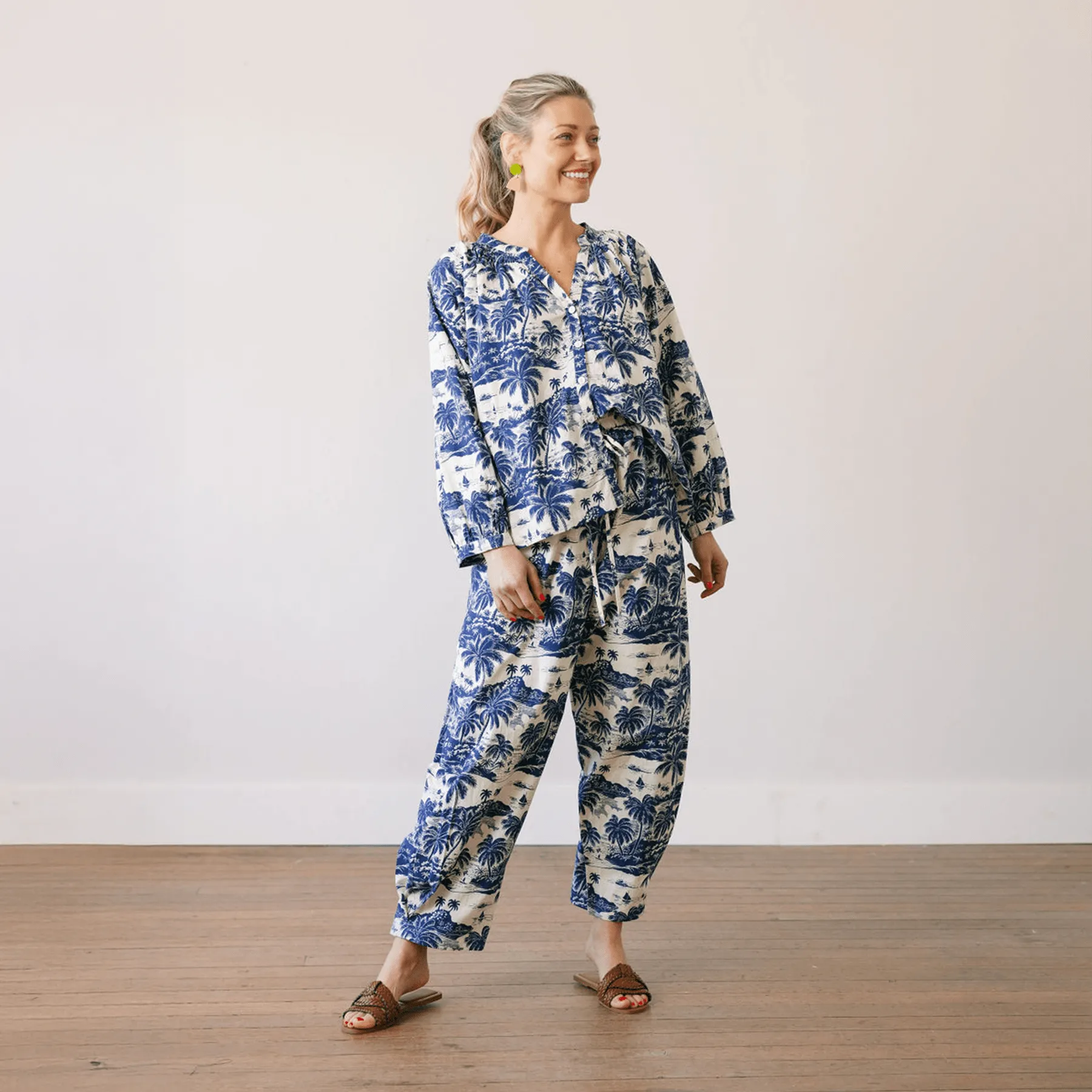 Tropical Toile Lucia Pant sold by Sunshine Tienda product image thumbnail 2